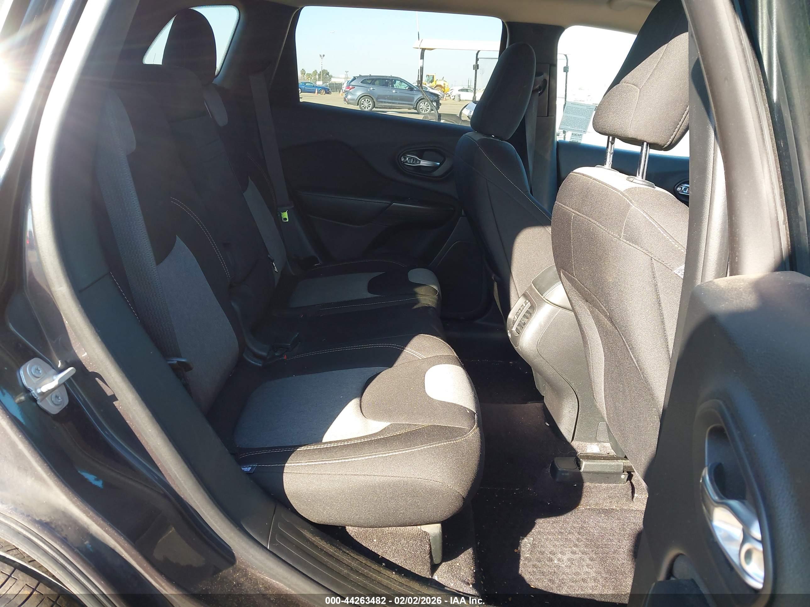 JEEP CHEROKEE image 8