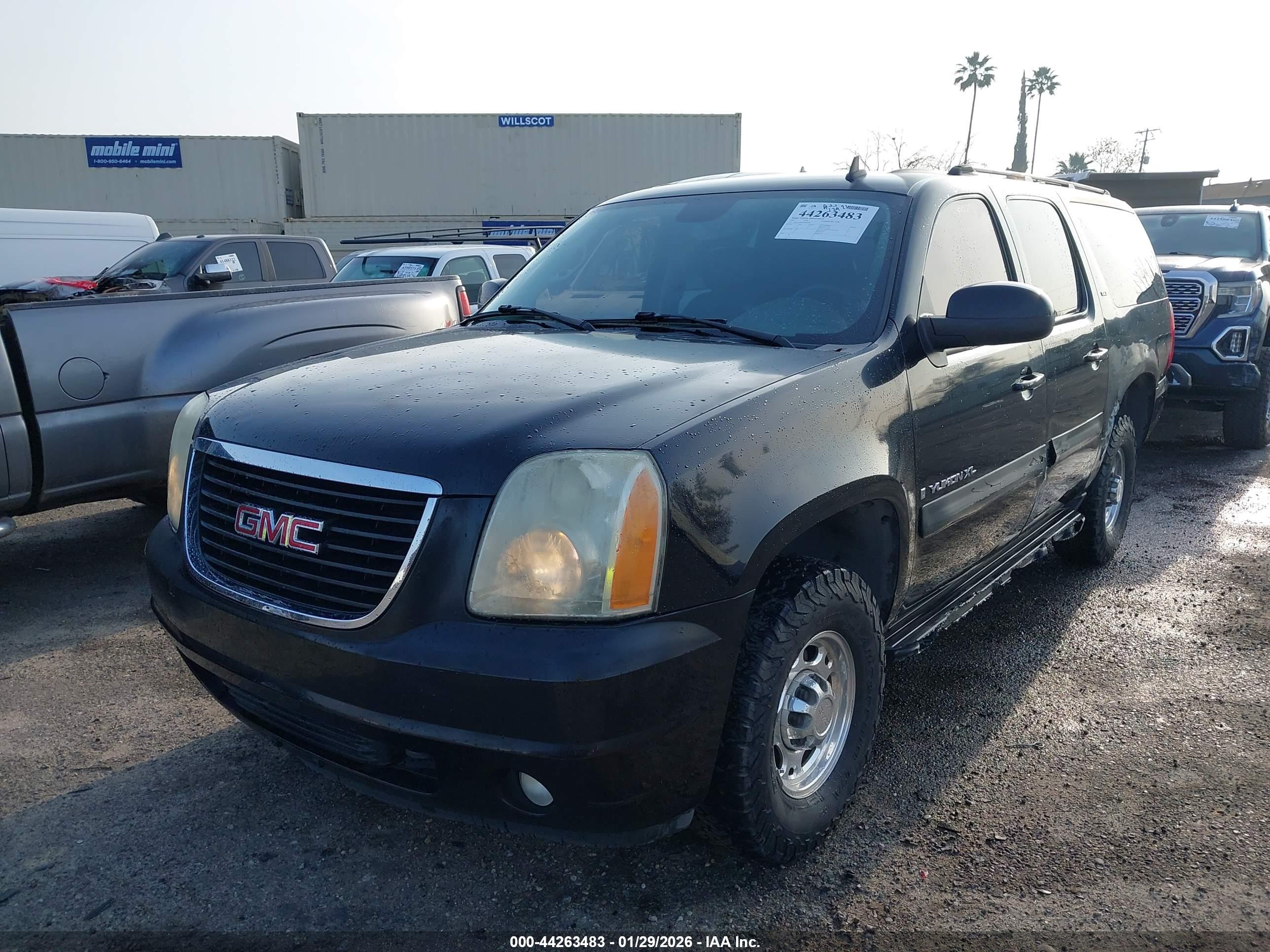 GMC YUKON image 2