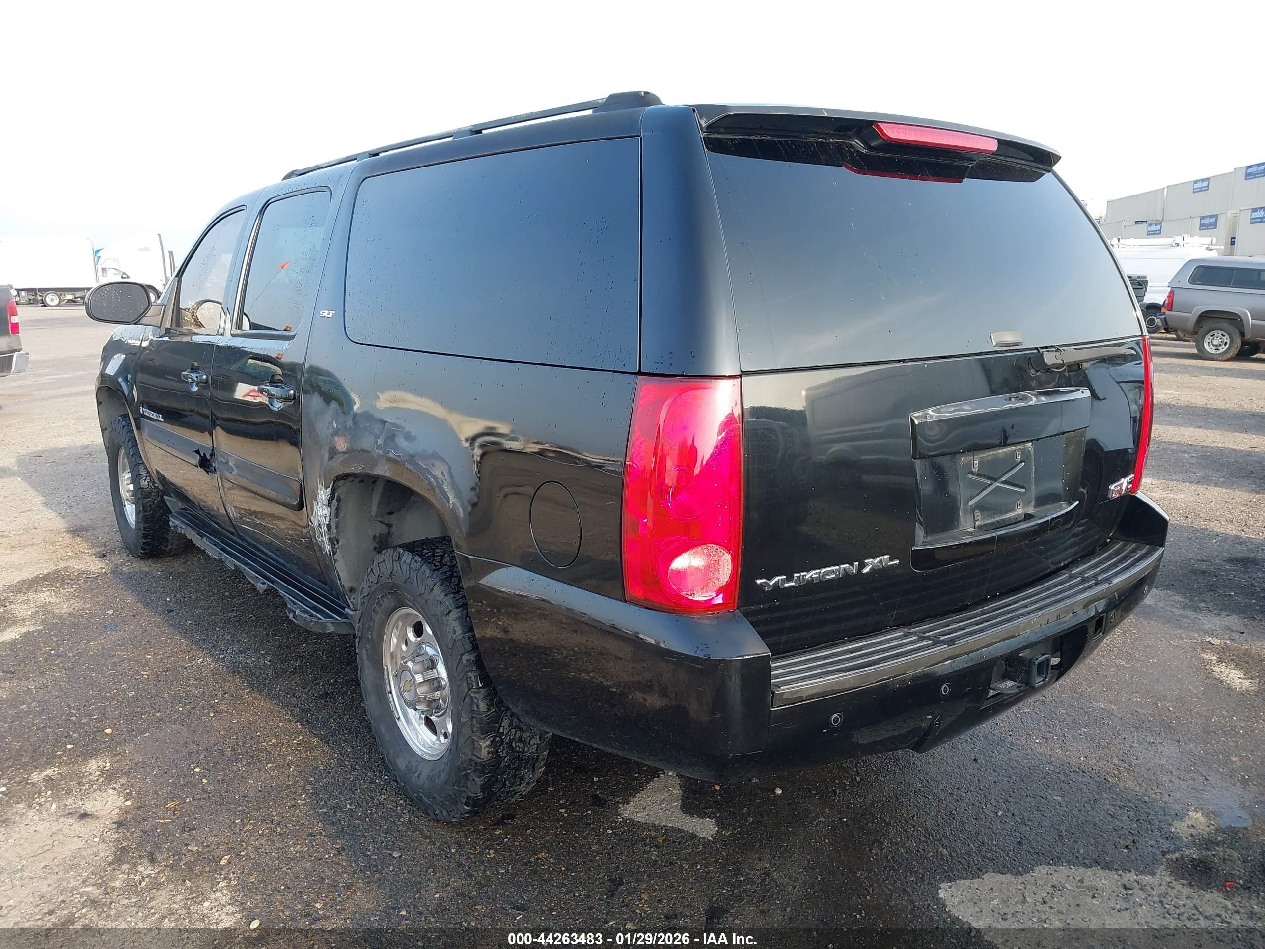 GMC YUKON image 3