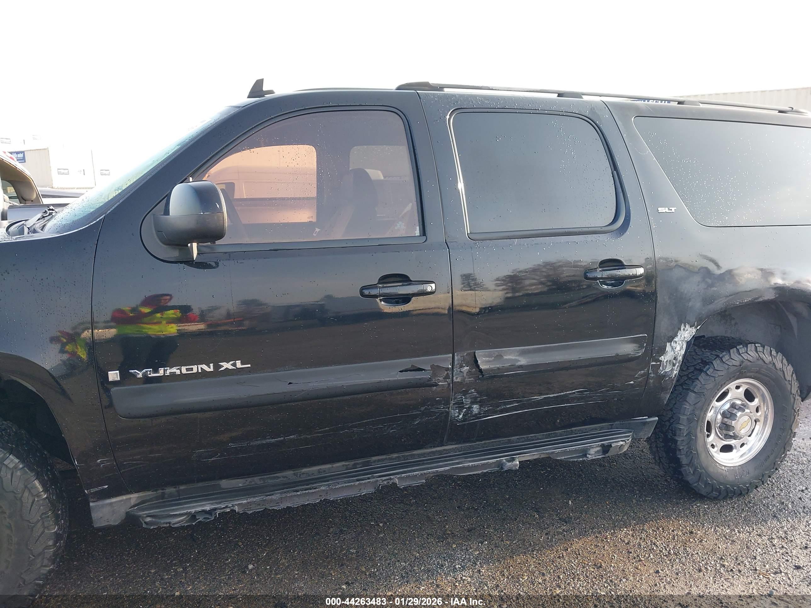 GMC YUKON image 6