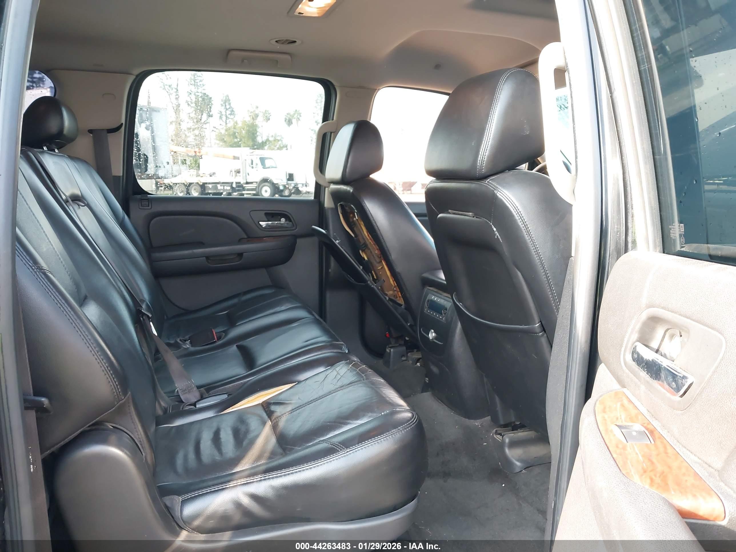 GMC YUKON image 8