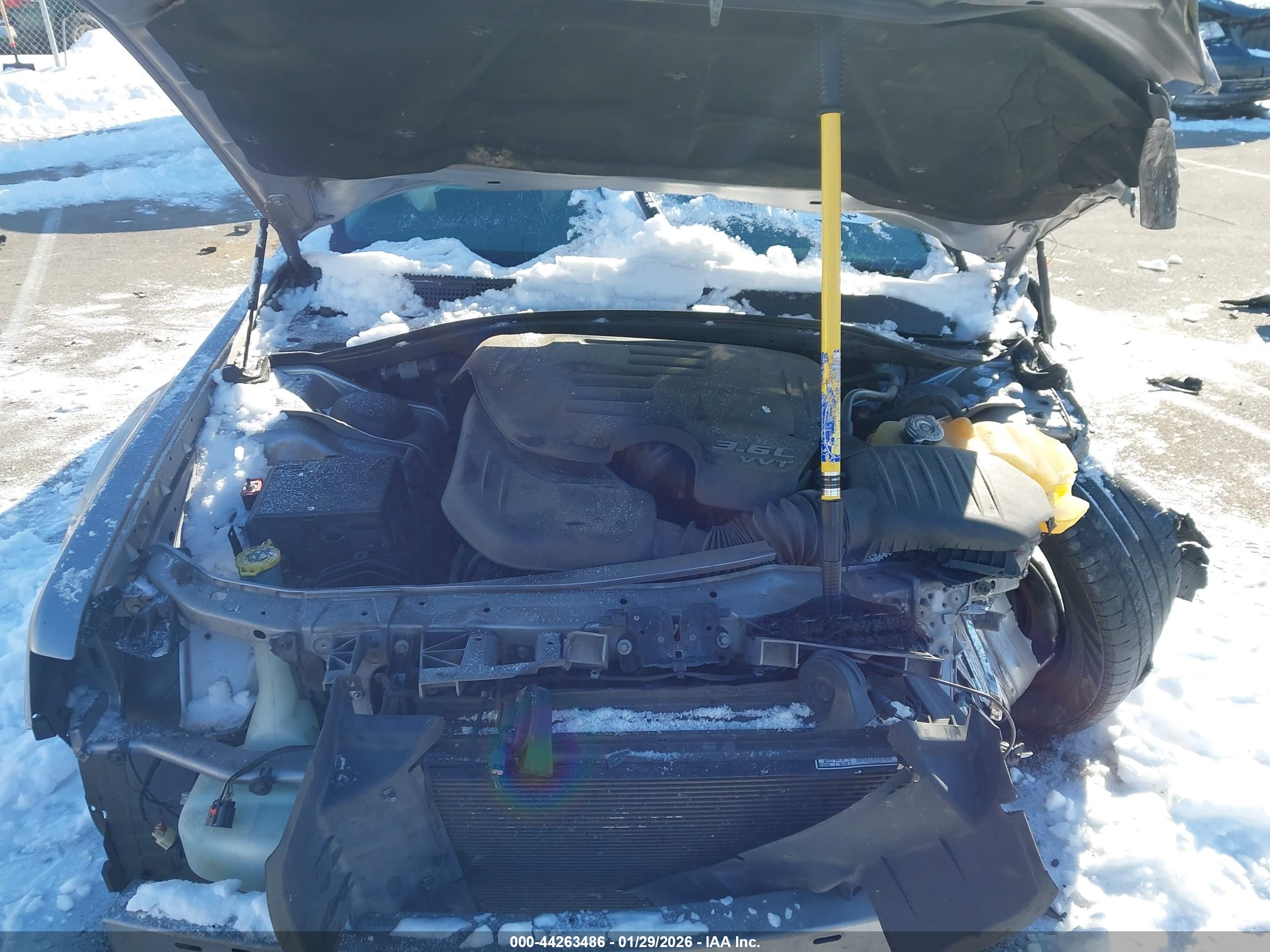 CHRYSLER 300 image 10