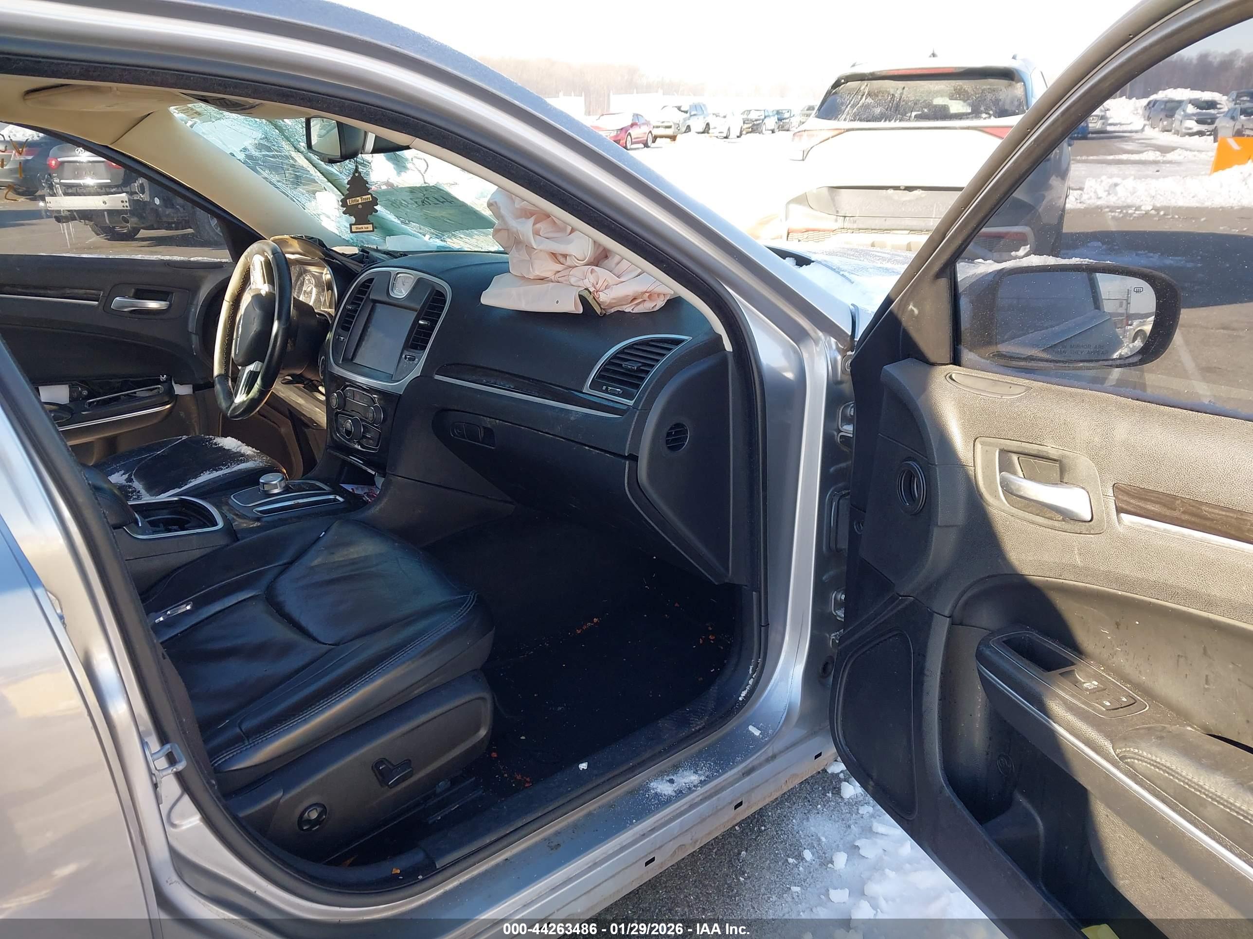 CHRYSLER 300 image 5
