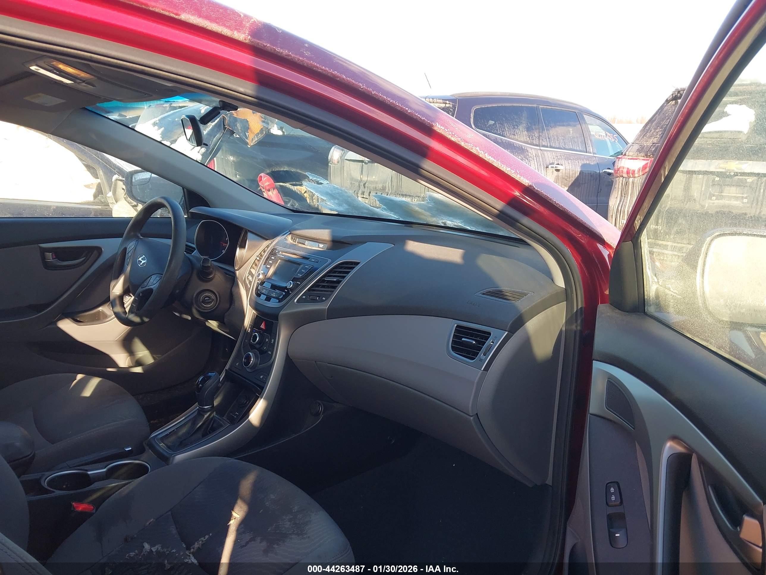 HYUNDAI ELANTRA image 5
