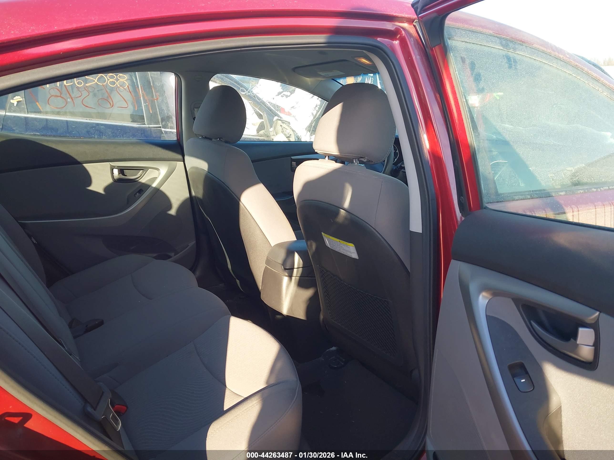 HYUNDAI ELANTRA image 8