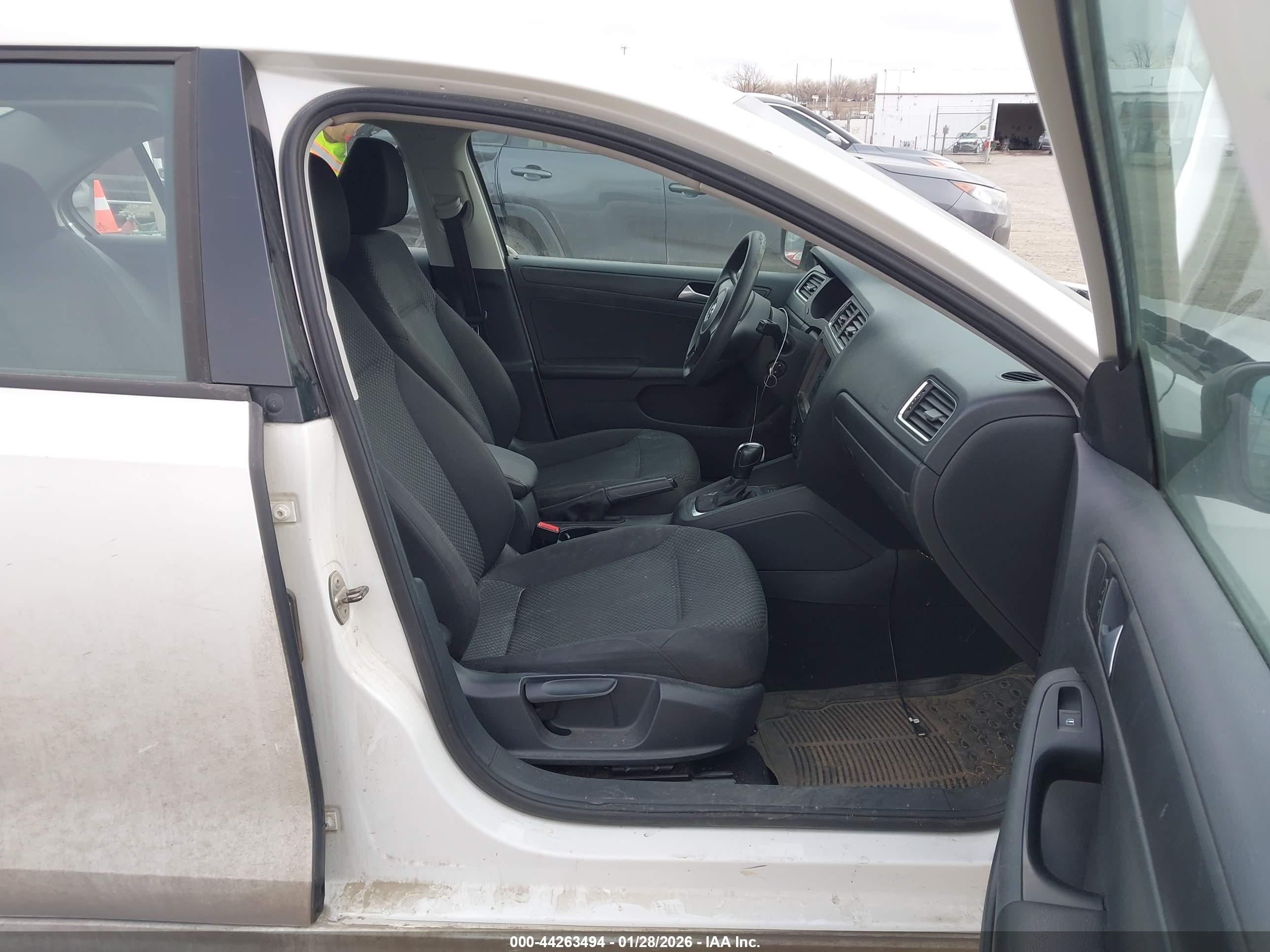 VOLKSWAGEN JETTA image 5