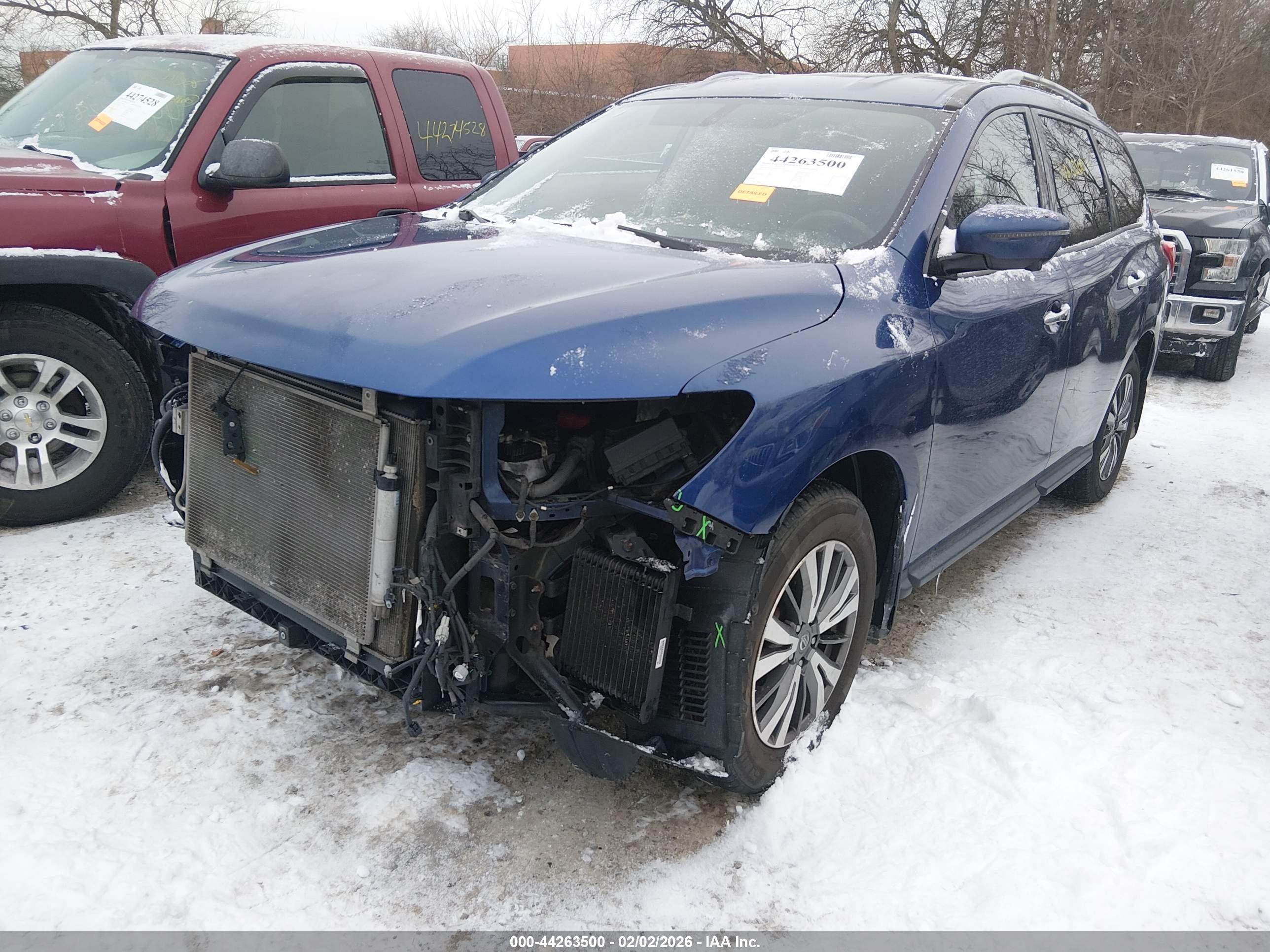 NISSAN PATHFINDER image 2