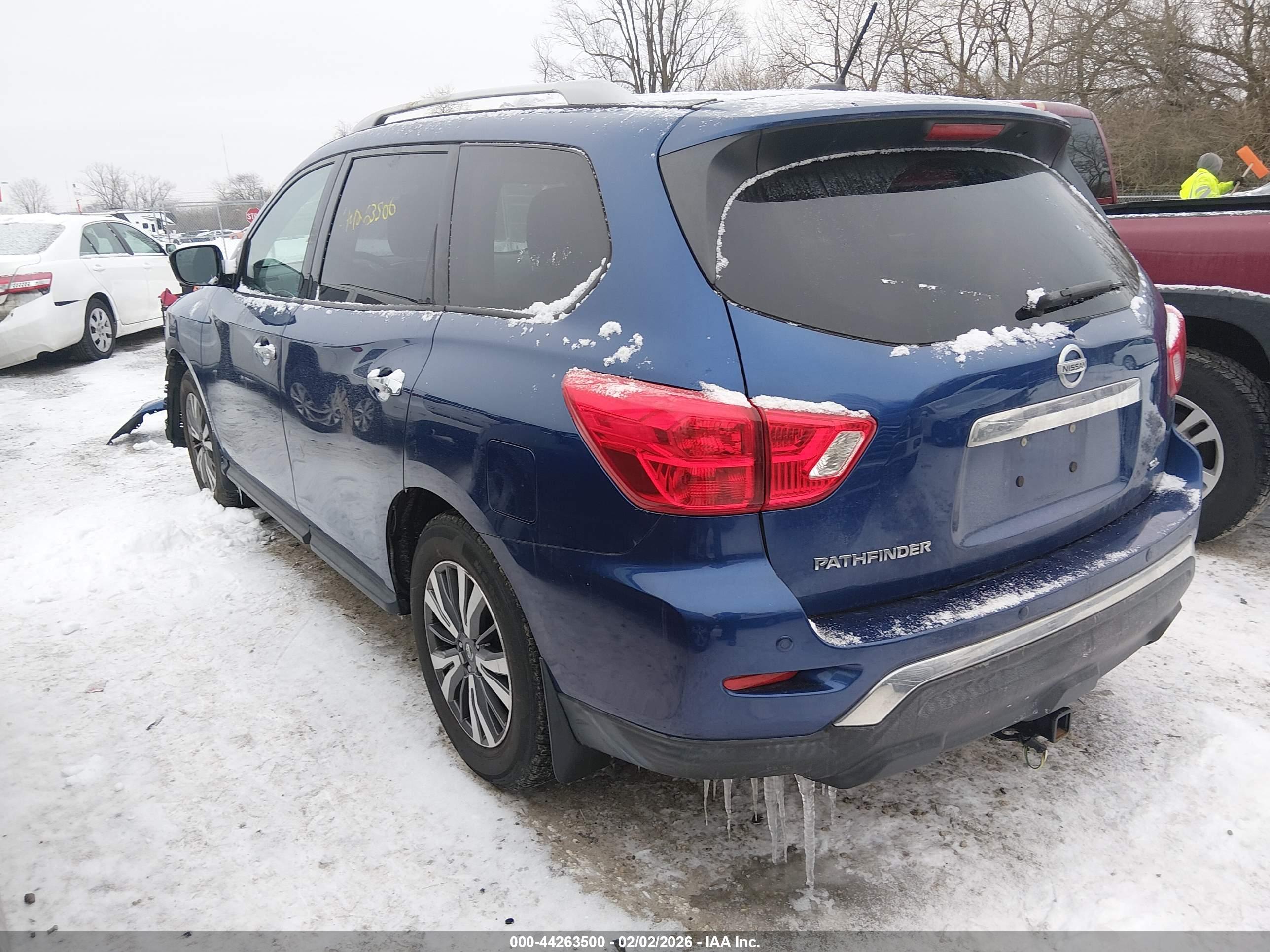 NISSAN PATHFINDER image 3