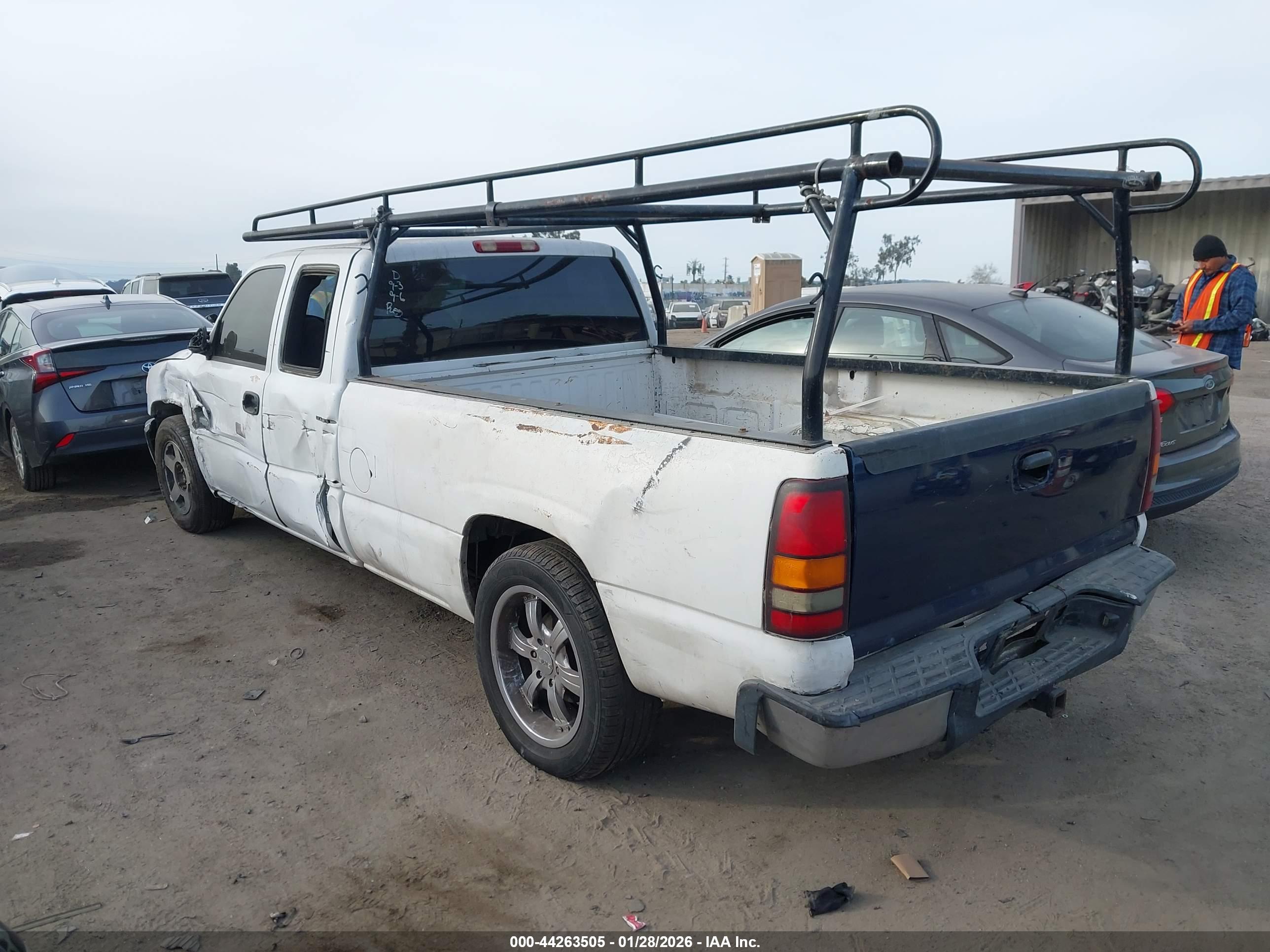 GMC SIERRA image 3