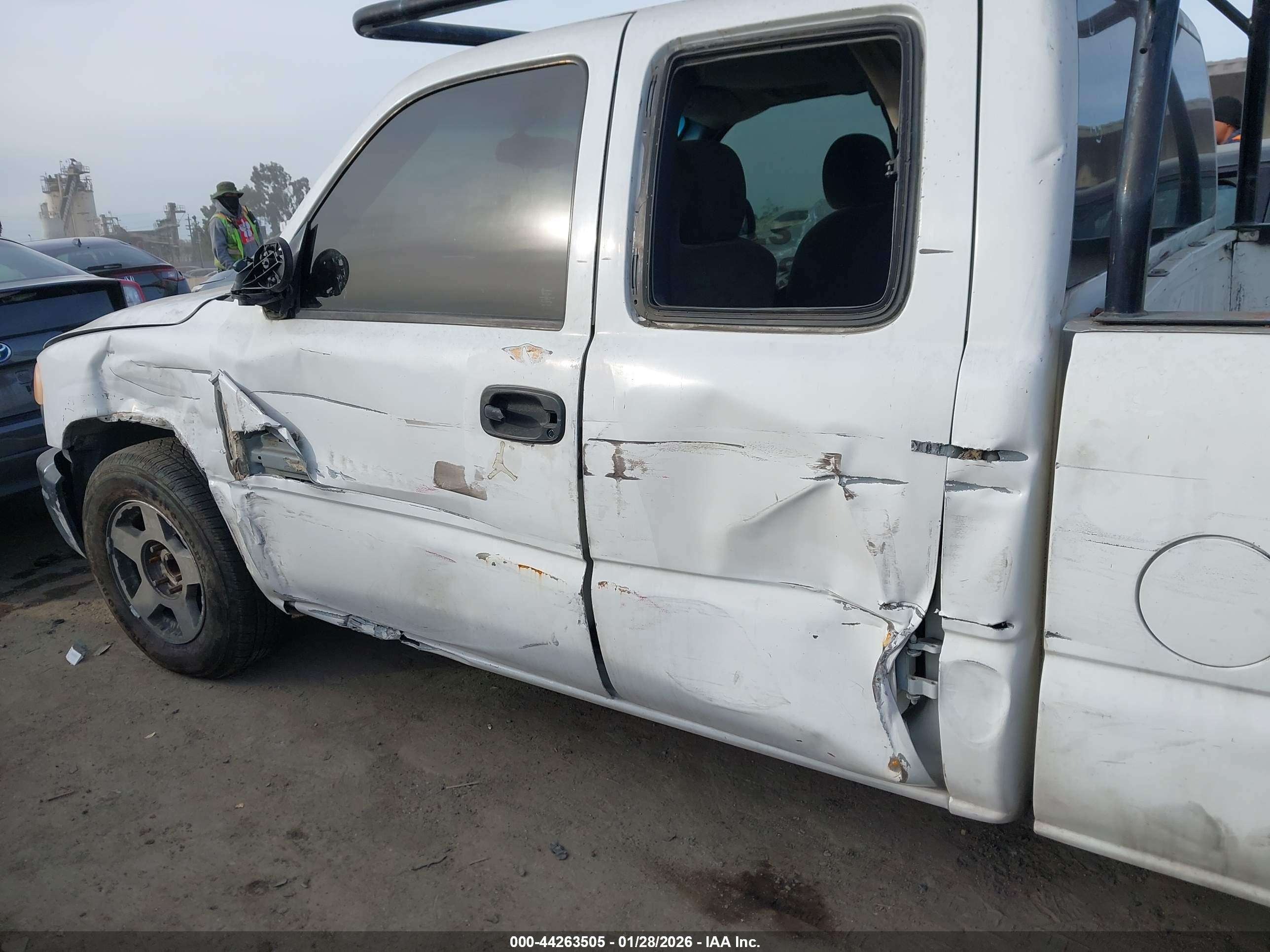 GMC SIERRA image 6
