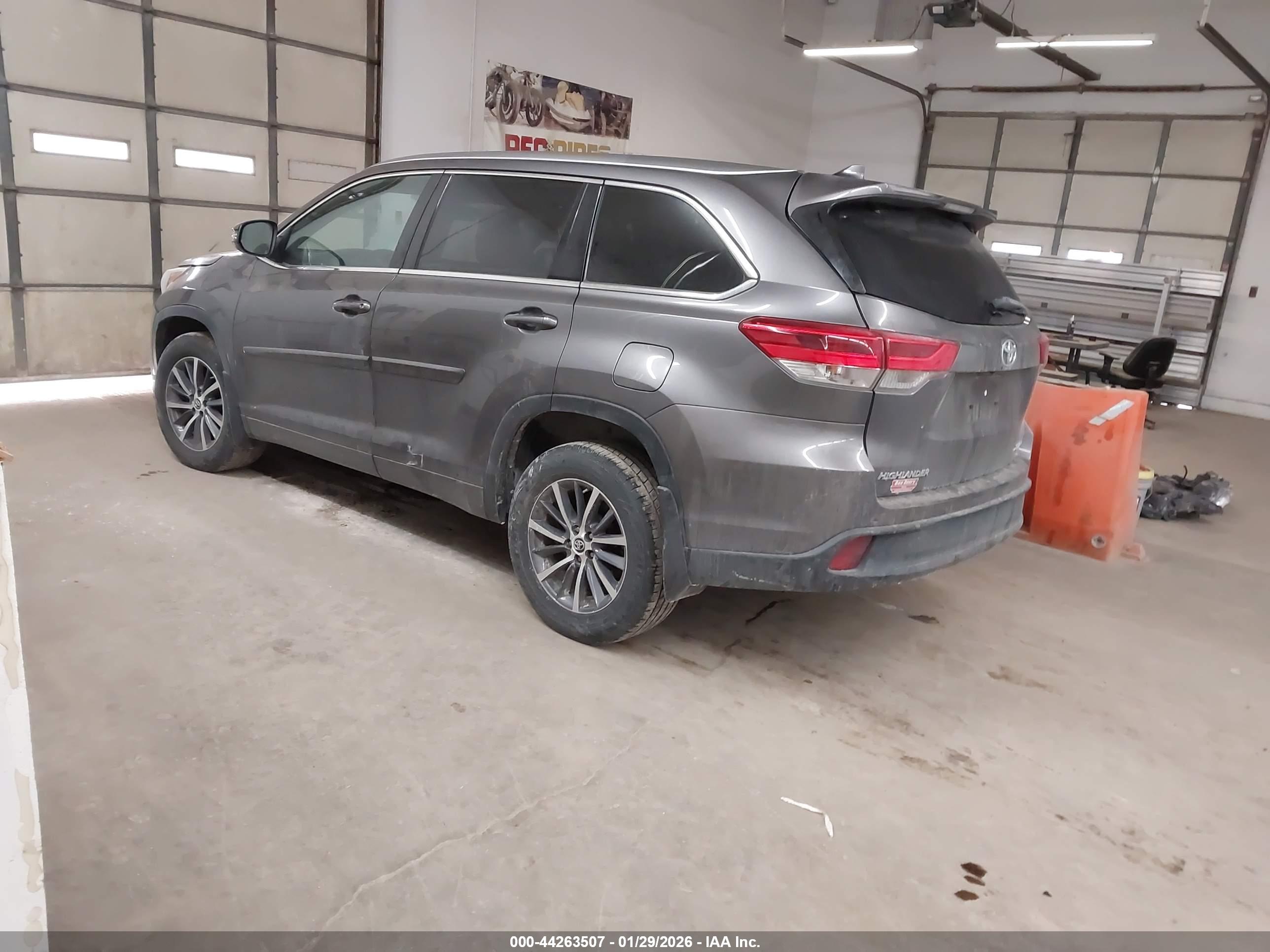 TOYOTA HIGHLANDER image 3
