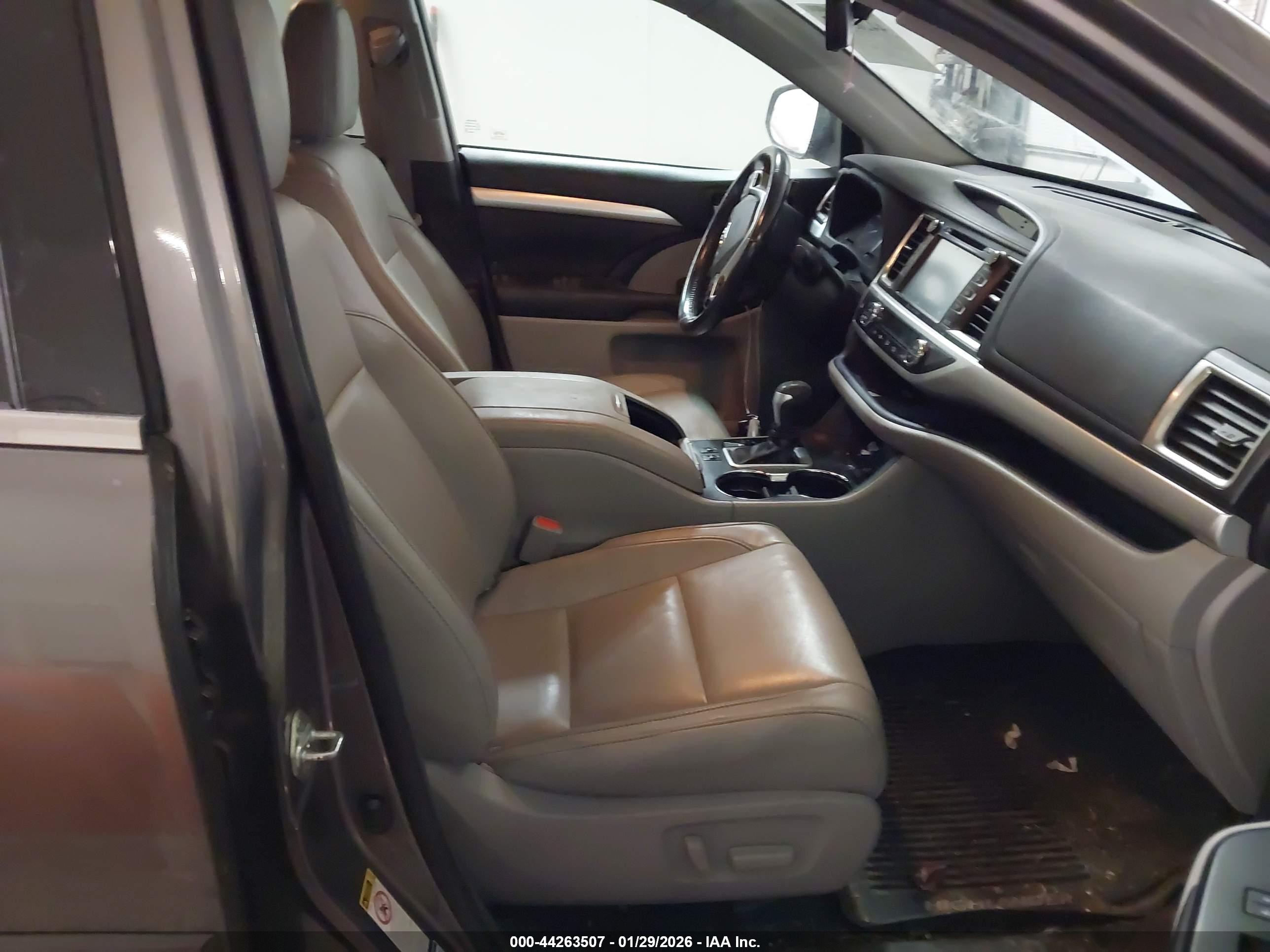 TOYOTA HIGHLANDER image 5