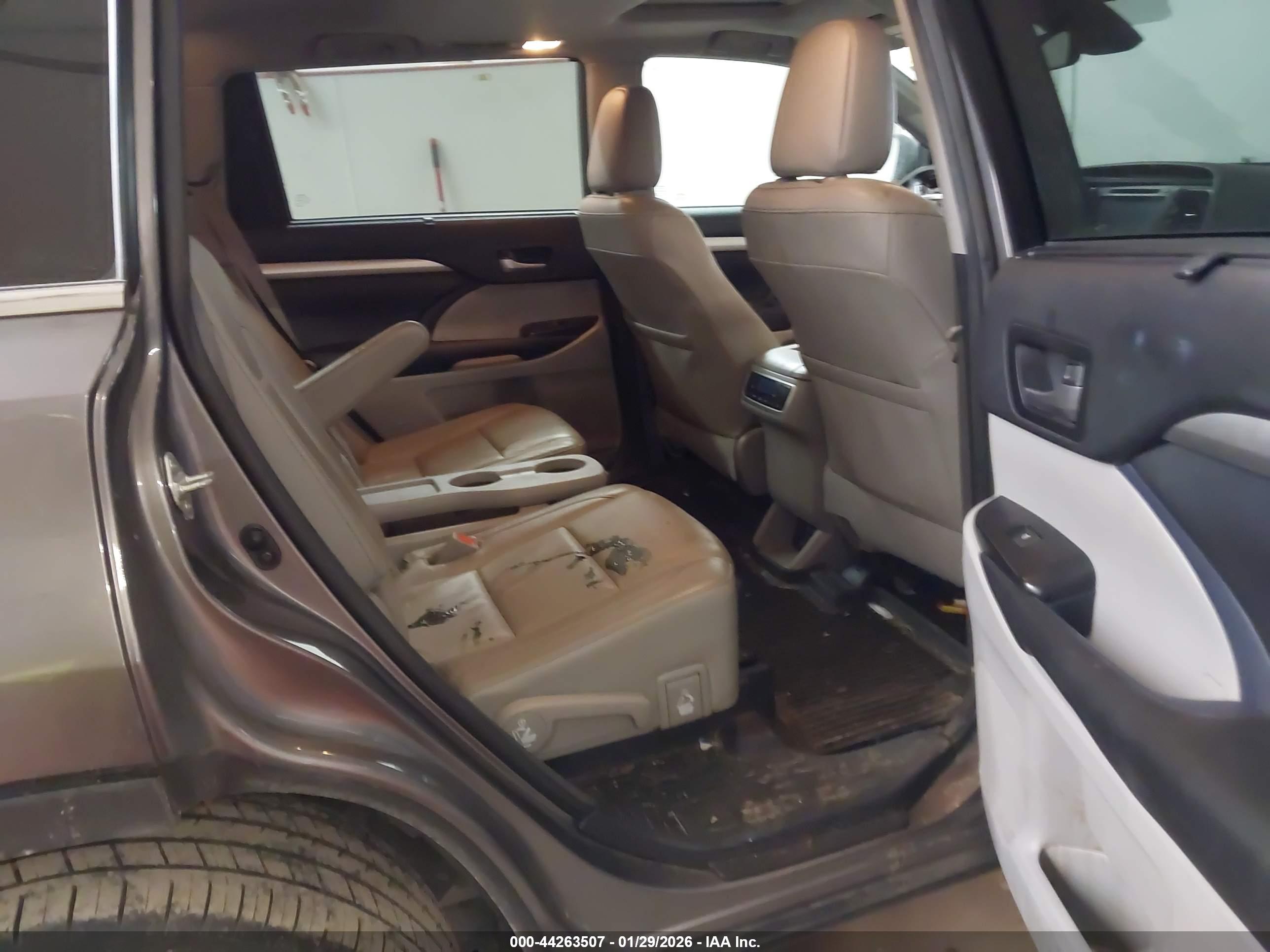 TOYOTA HIGHLANDER image 8