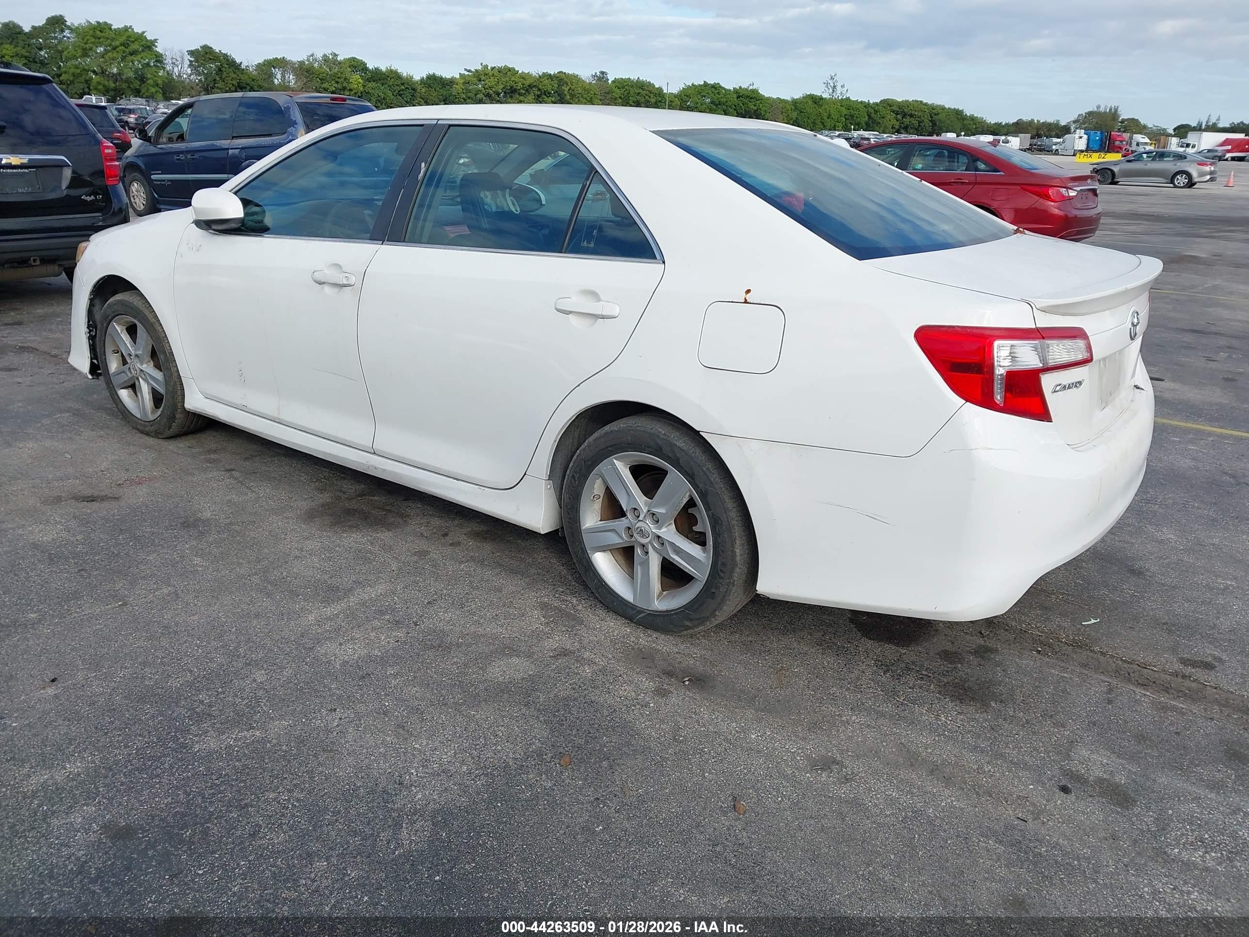 TOYOTA CAMRY image 3