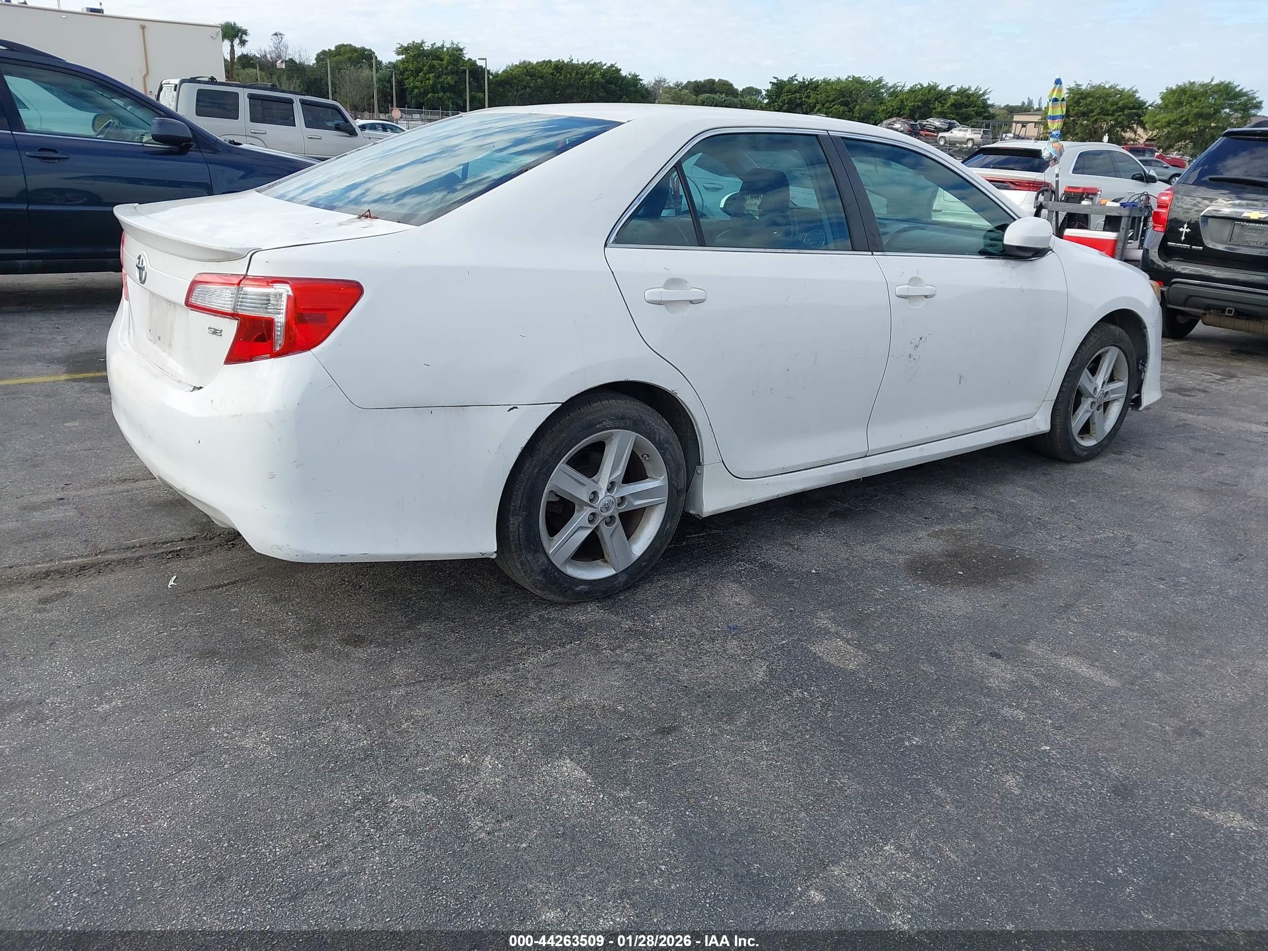 TOYOTA CAMRY image 4