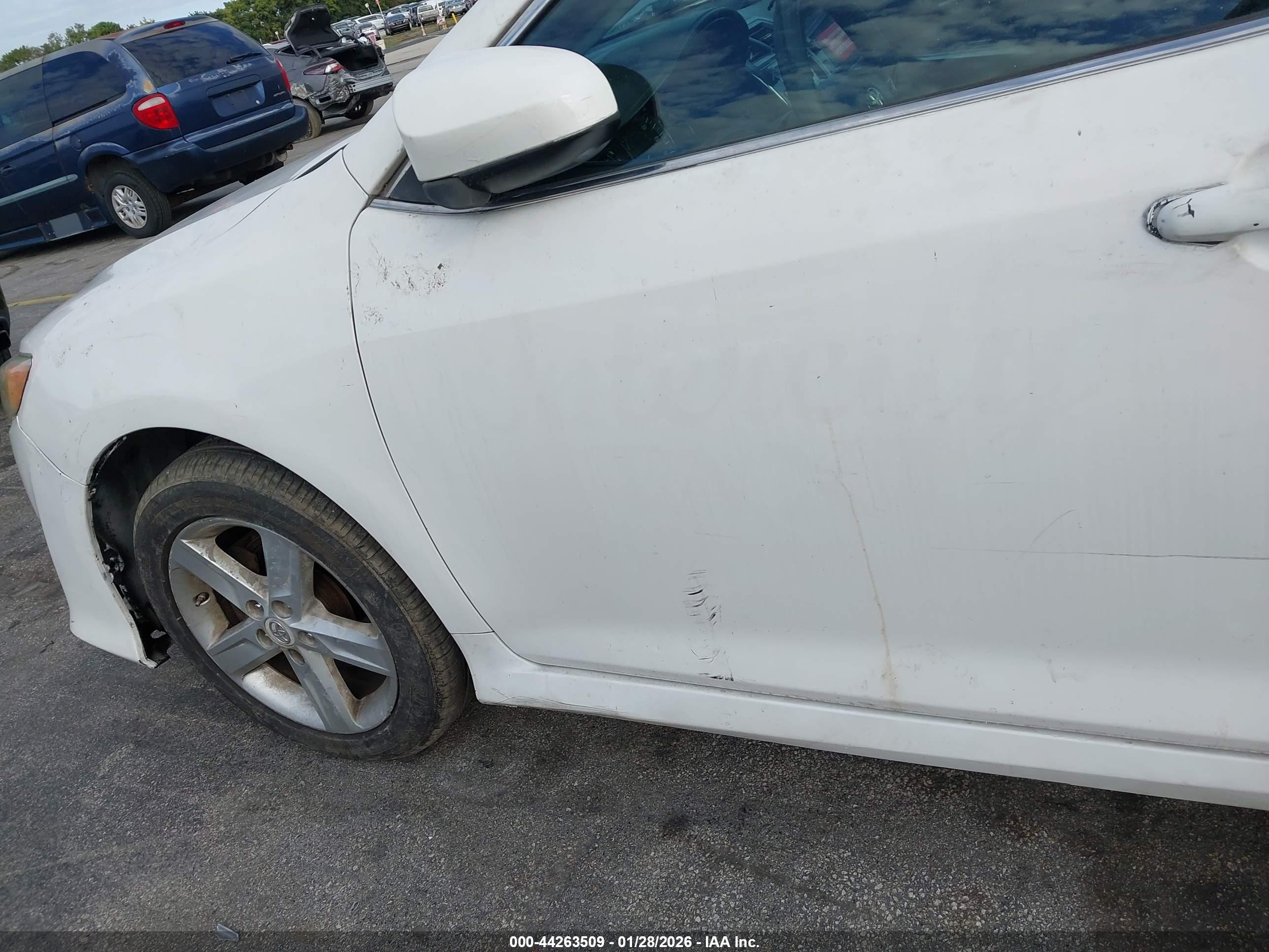 TOYOTA CAMRY image 6