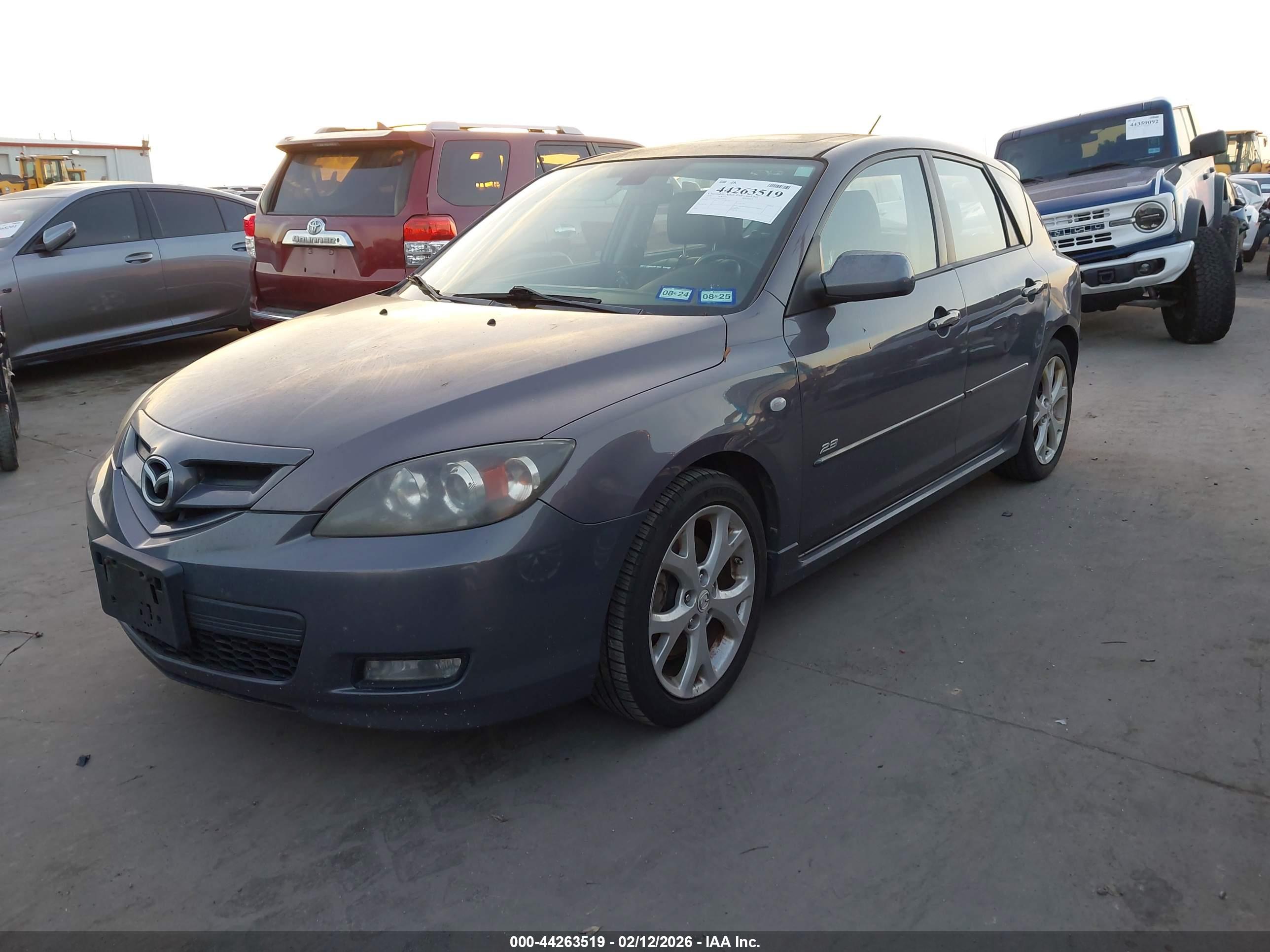 MAZDA MAZDA3 image 2
