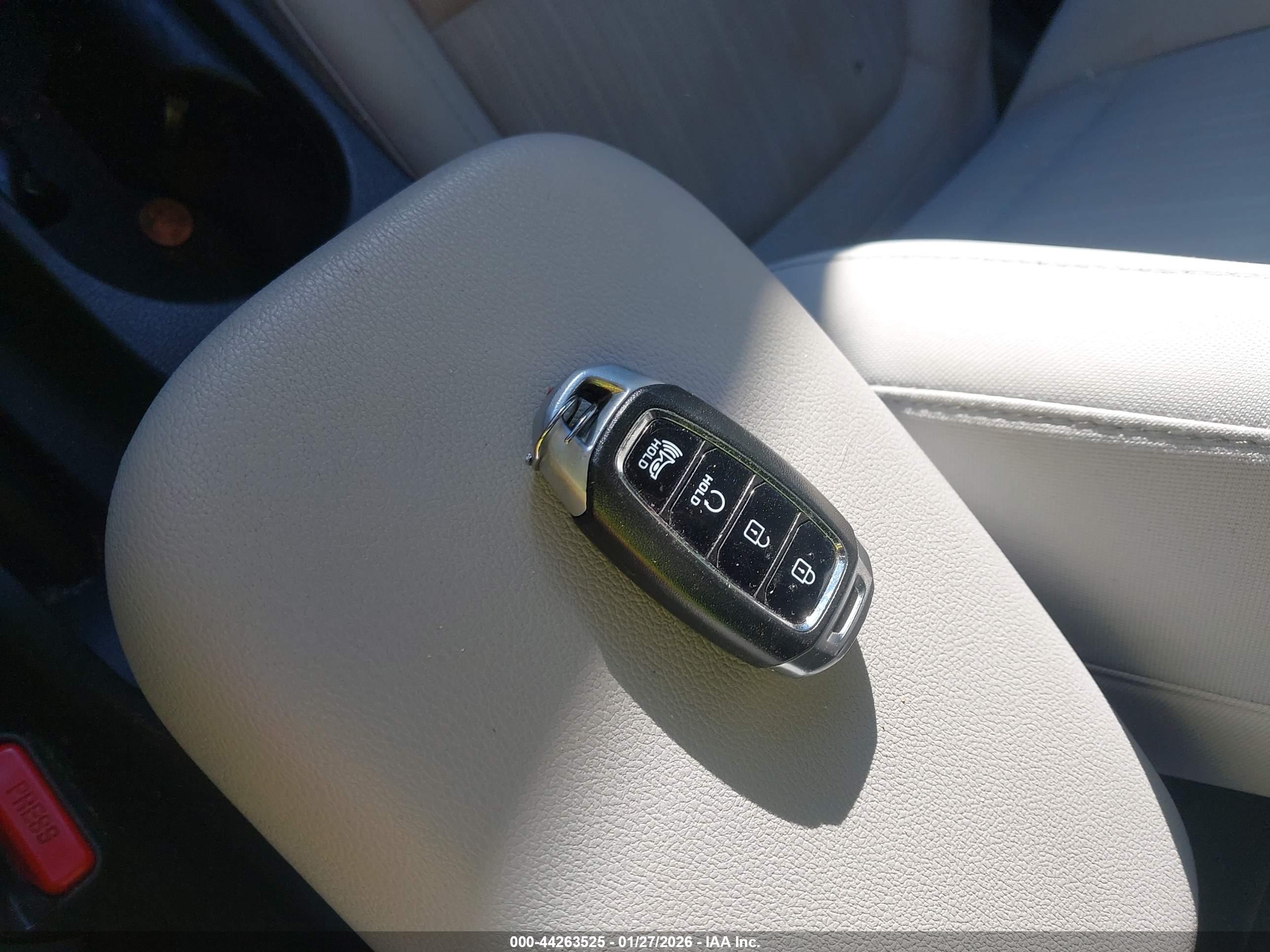HYUNDAI KONA image 11