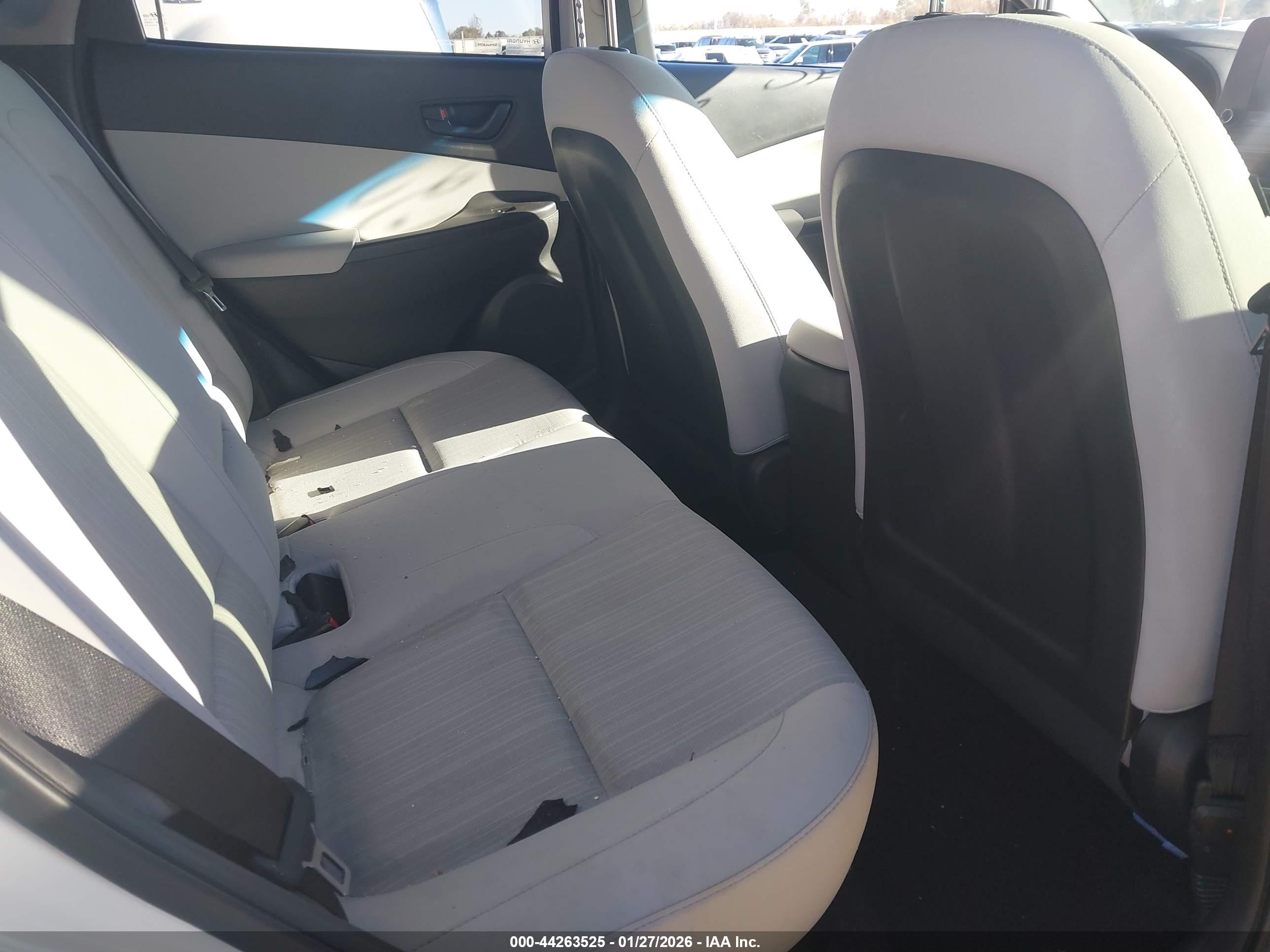 HYUNDAI KONA image 8