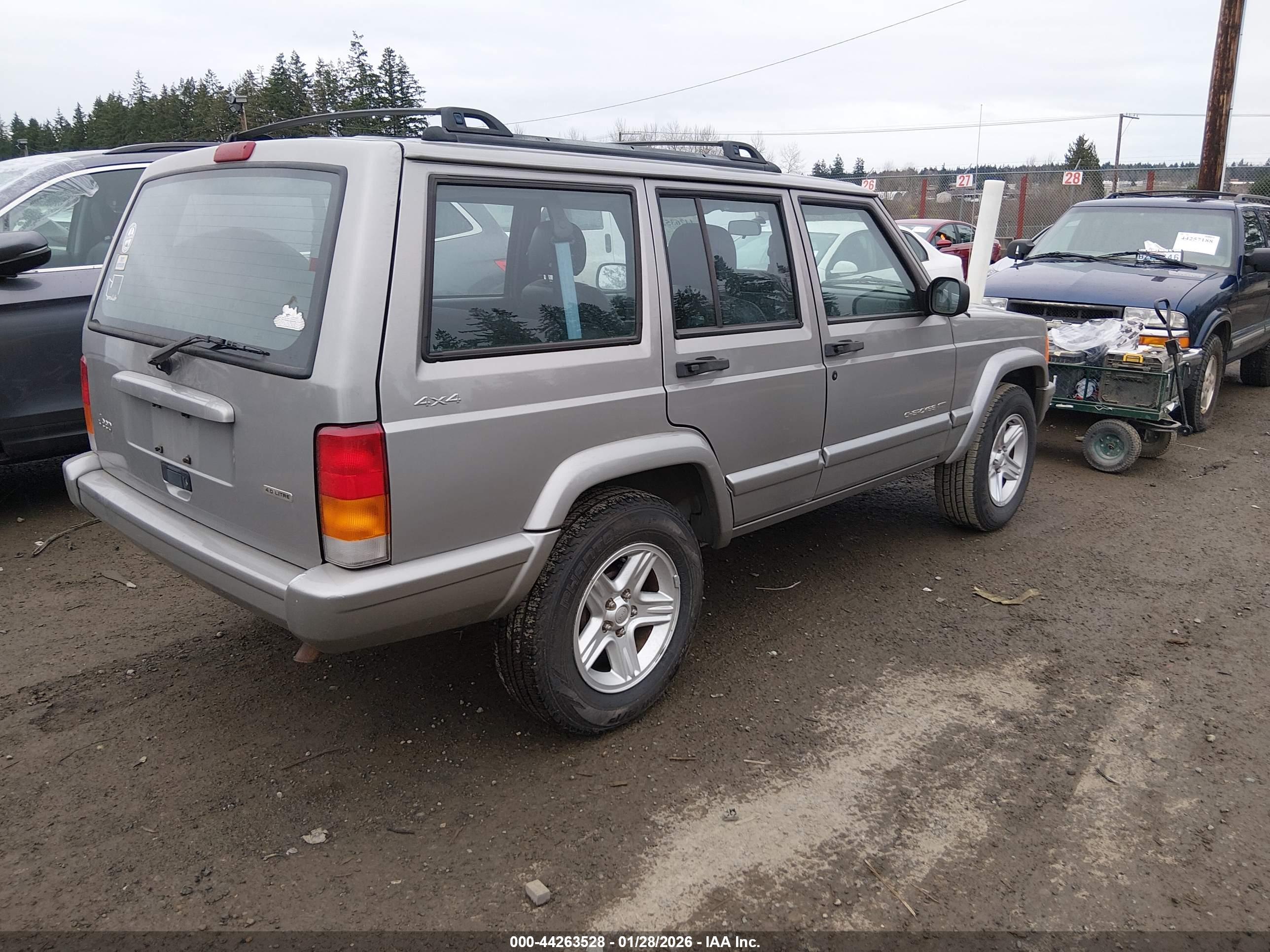 JEEP CHEROKEE image 4