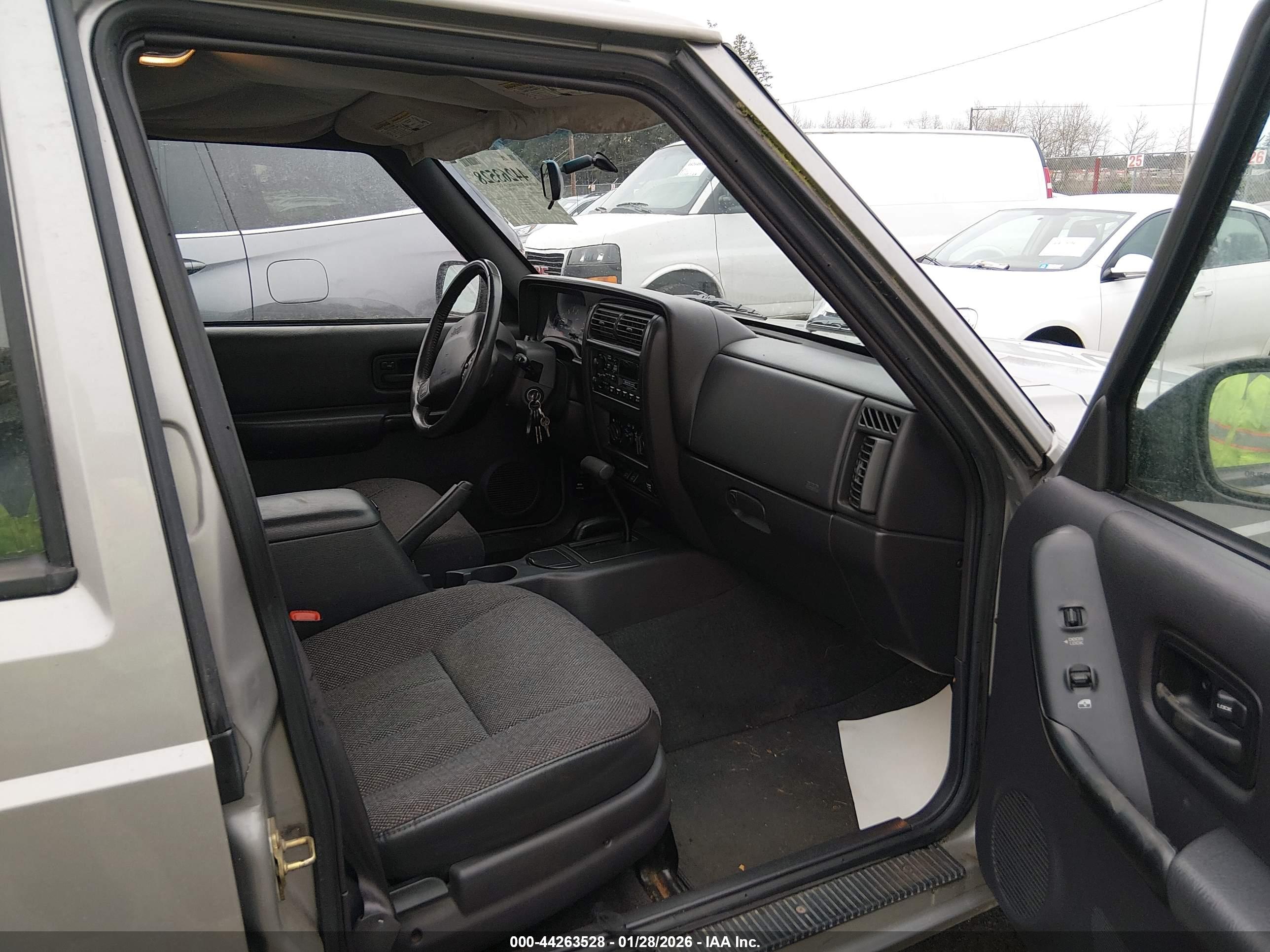 JEEP CHEROKEE image 5