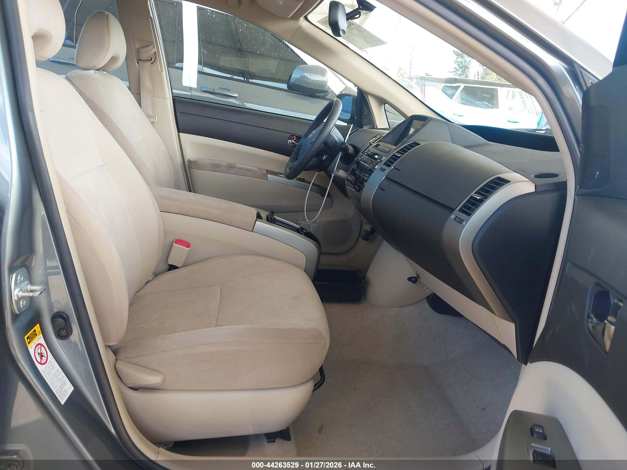 TOYOTA PRIUS image 5