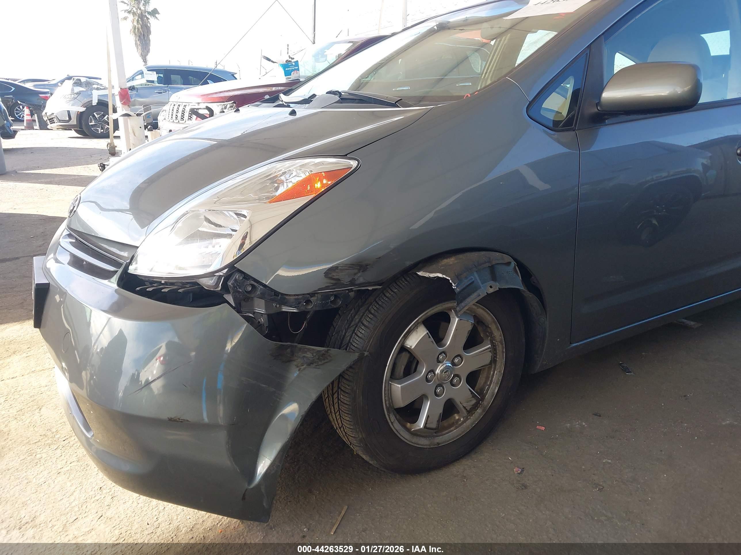 TOYOTA PRIUS image 6