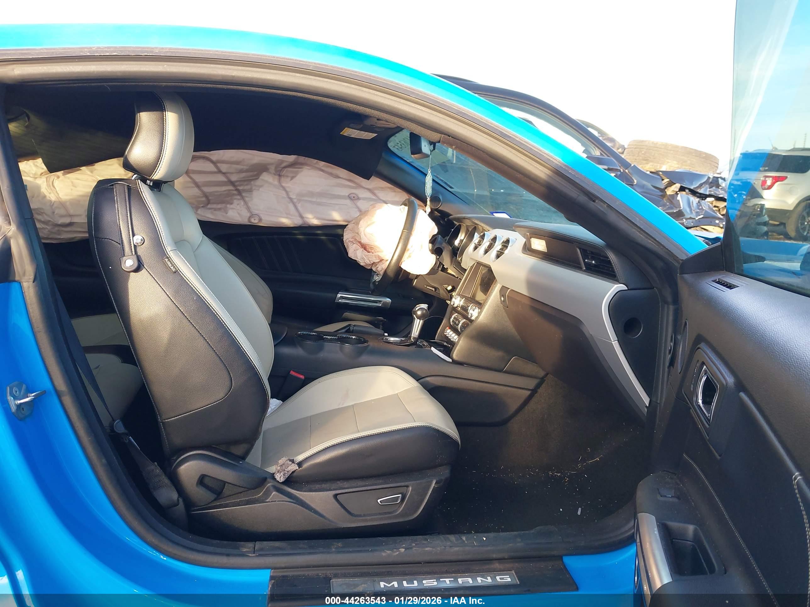 FORD MUSTANG image 5
