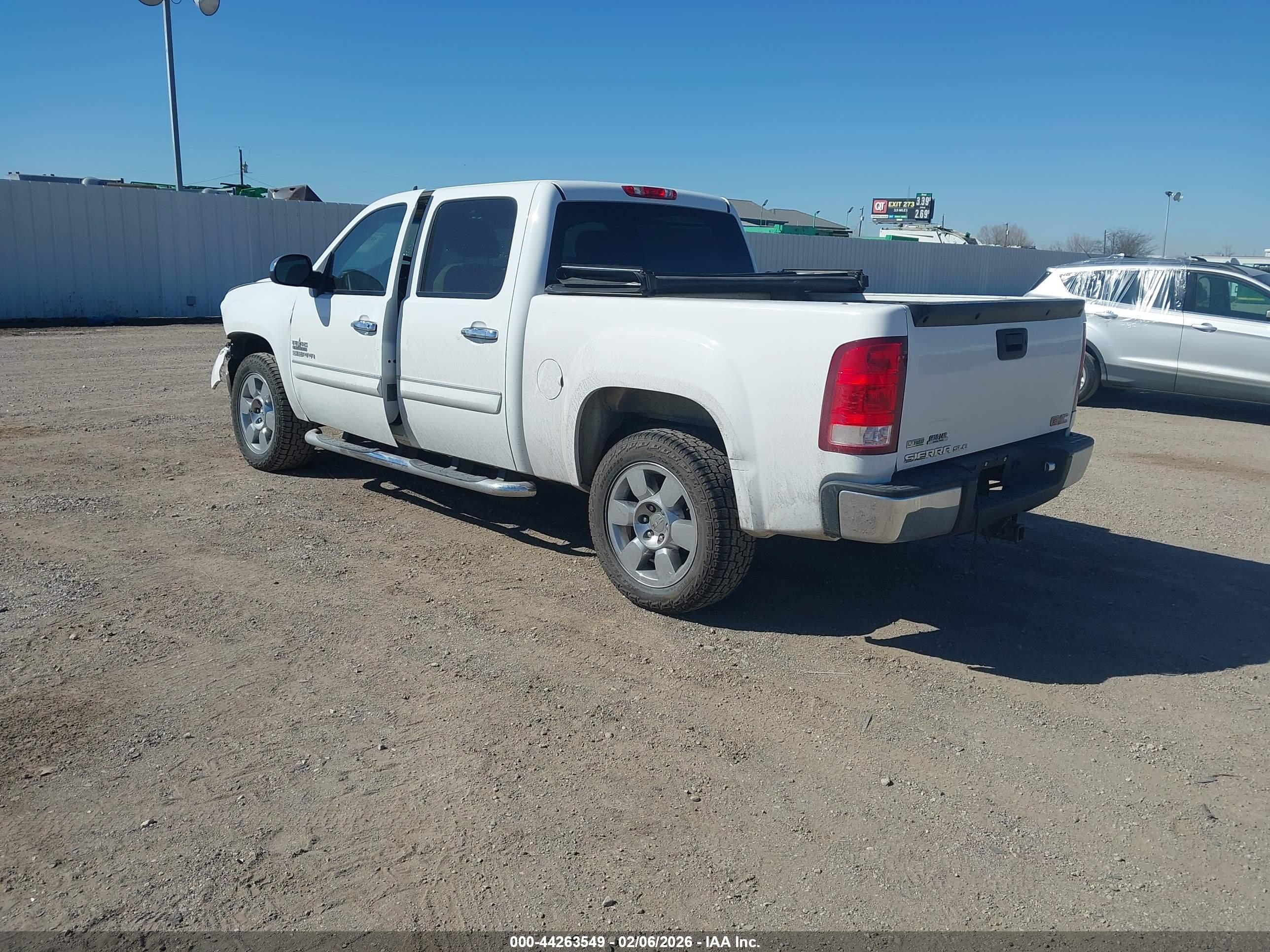 GMC SIERRA image 3