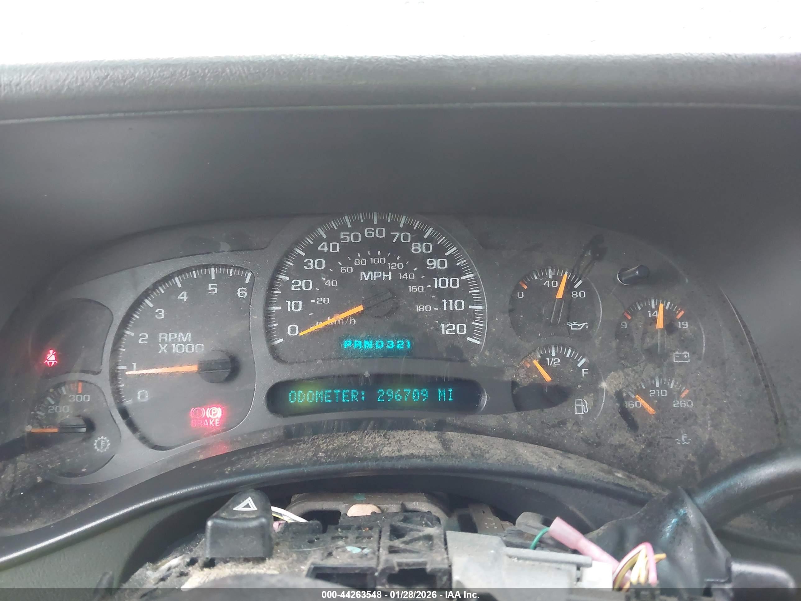 CHEVROLET SUBURBAN image 7