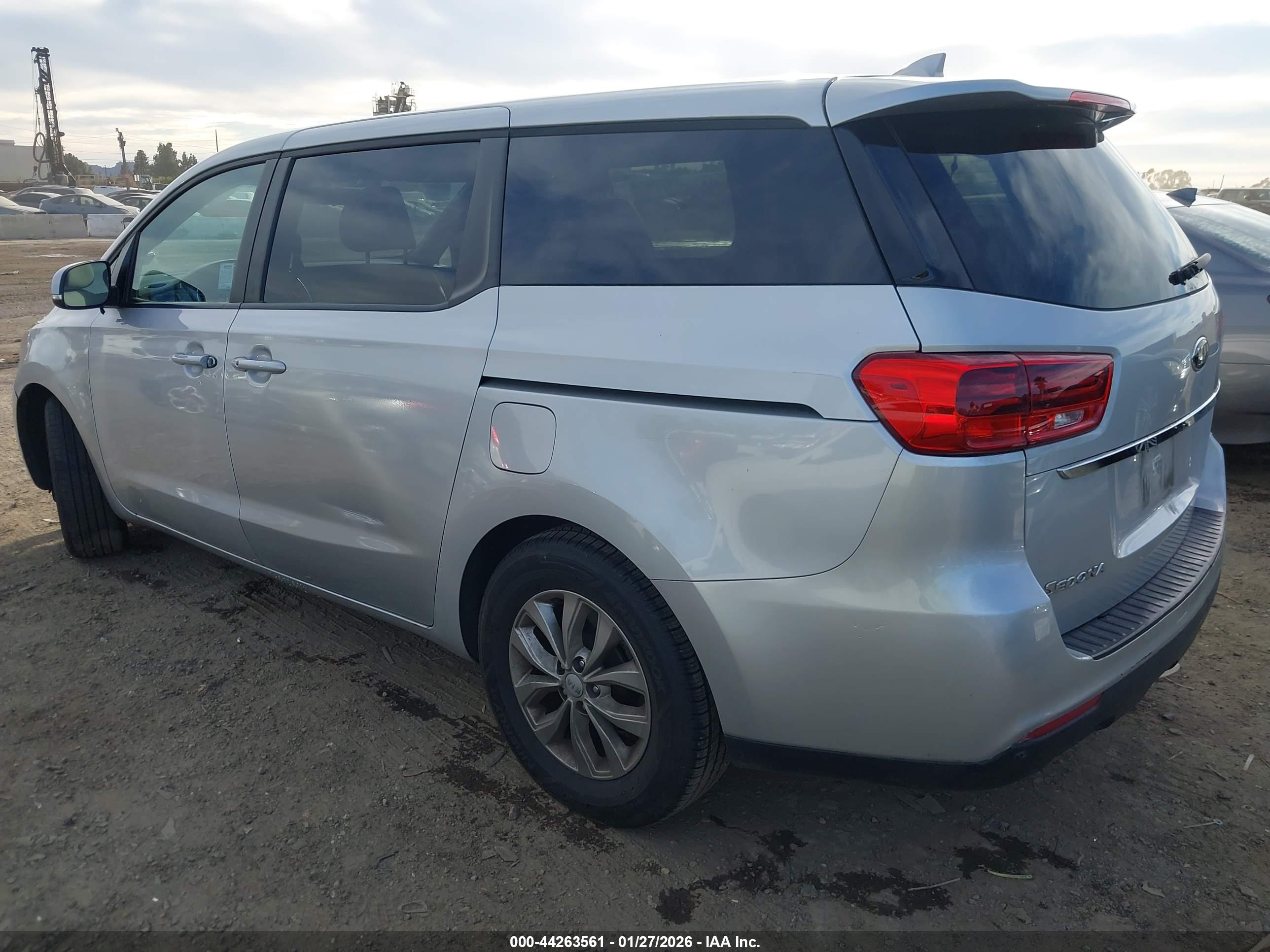 KIA SEDONA image 3