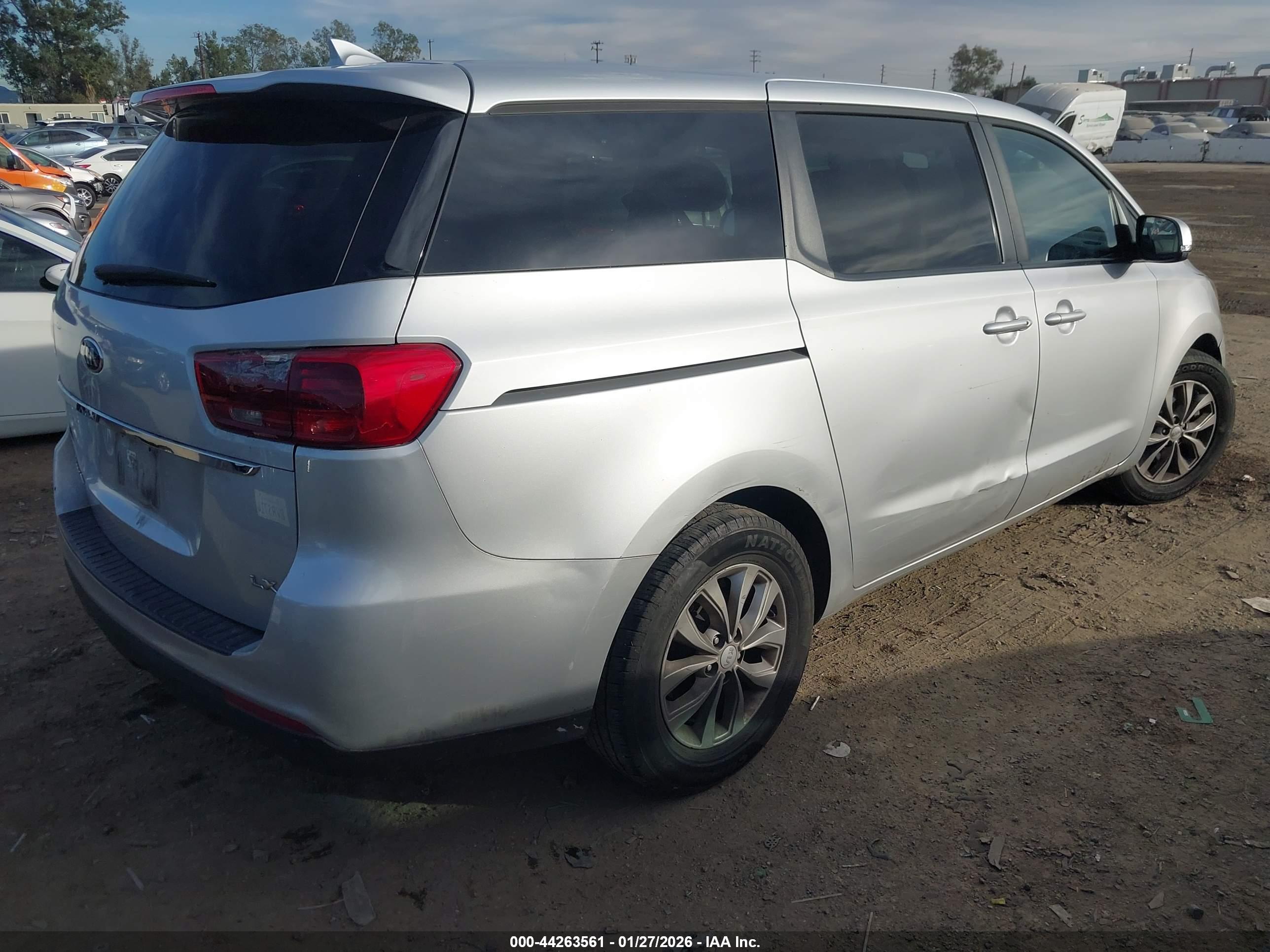 KIA SEDONA image 4