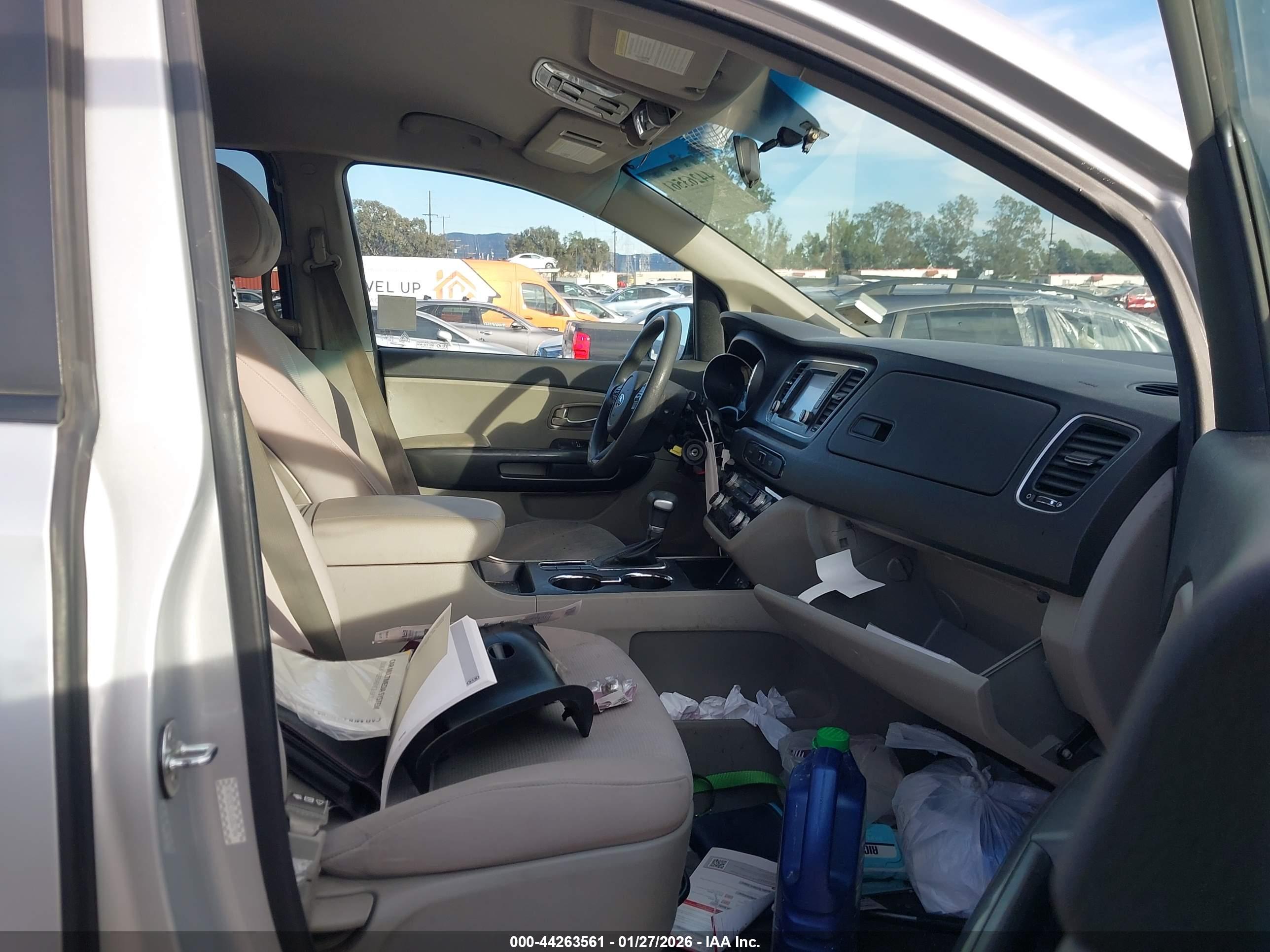 KIA SEDONA image 5