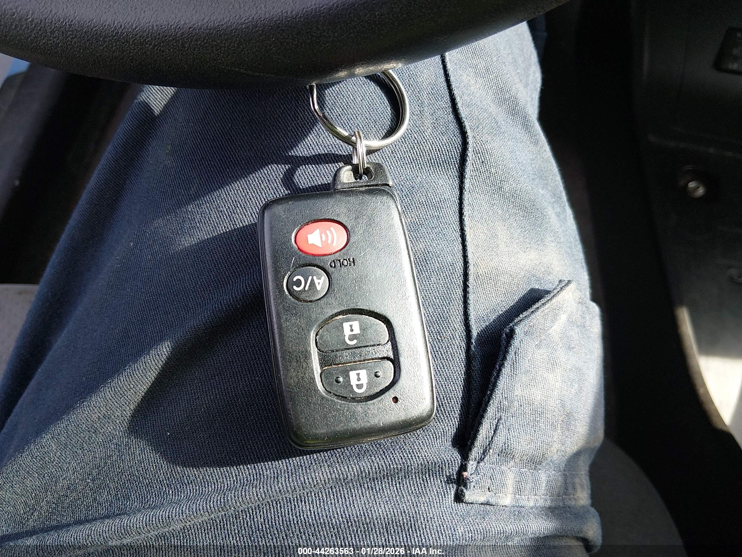 TOYOTA PRIUS image 11