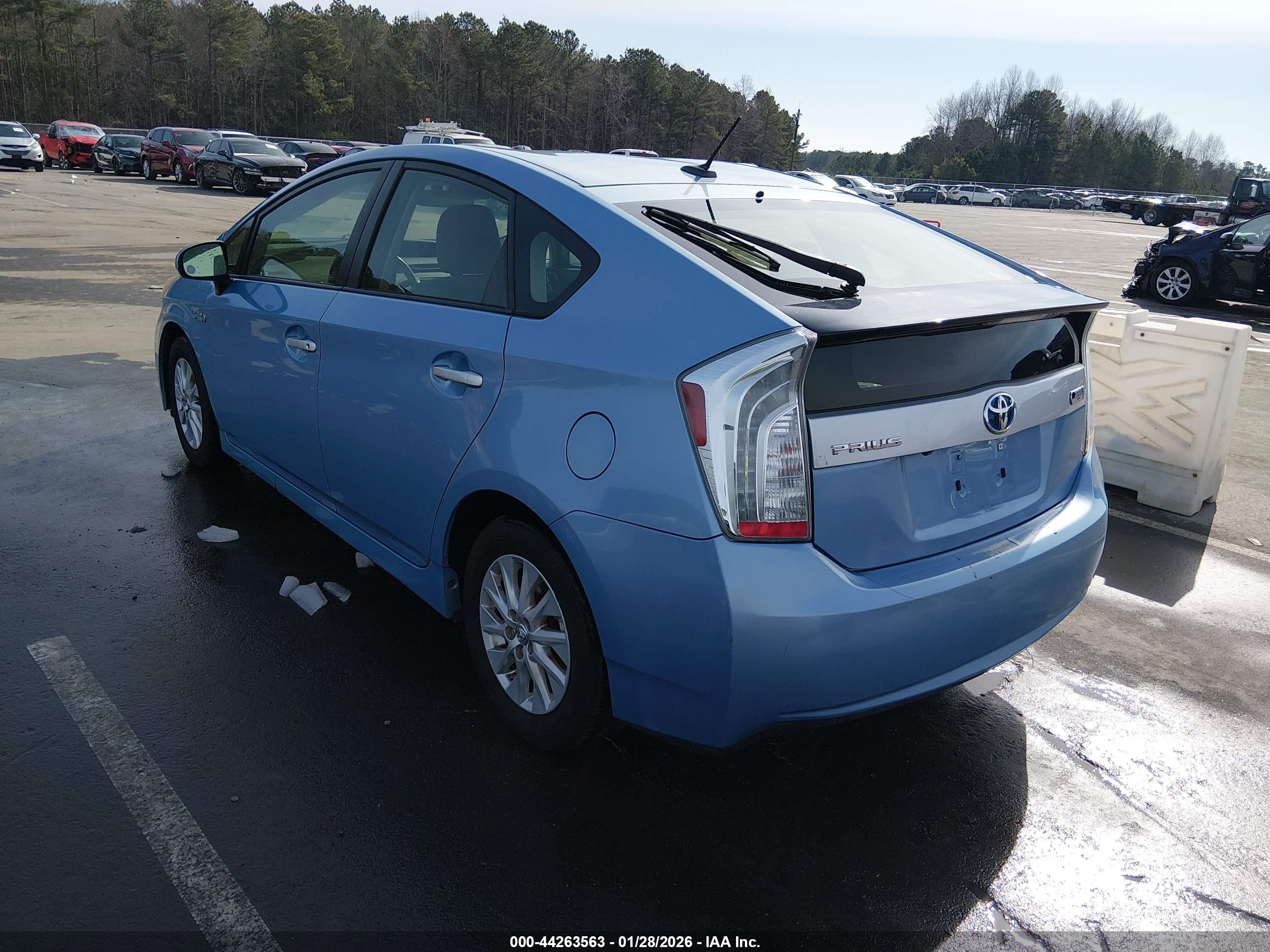 TOYOTA PRIUS image 3