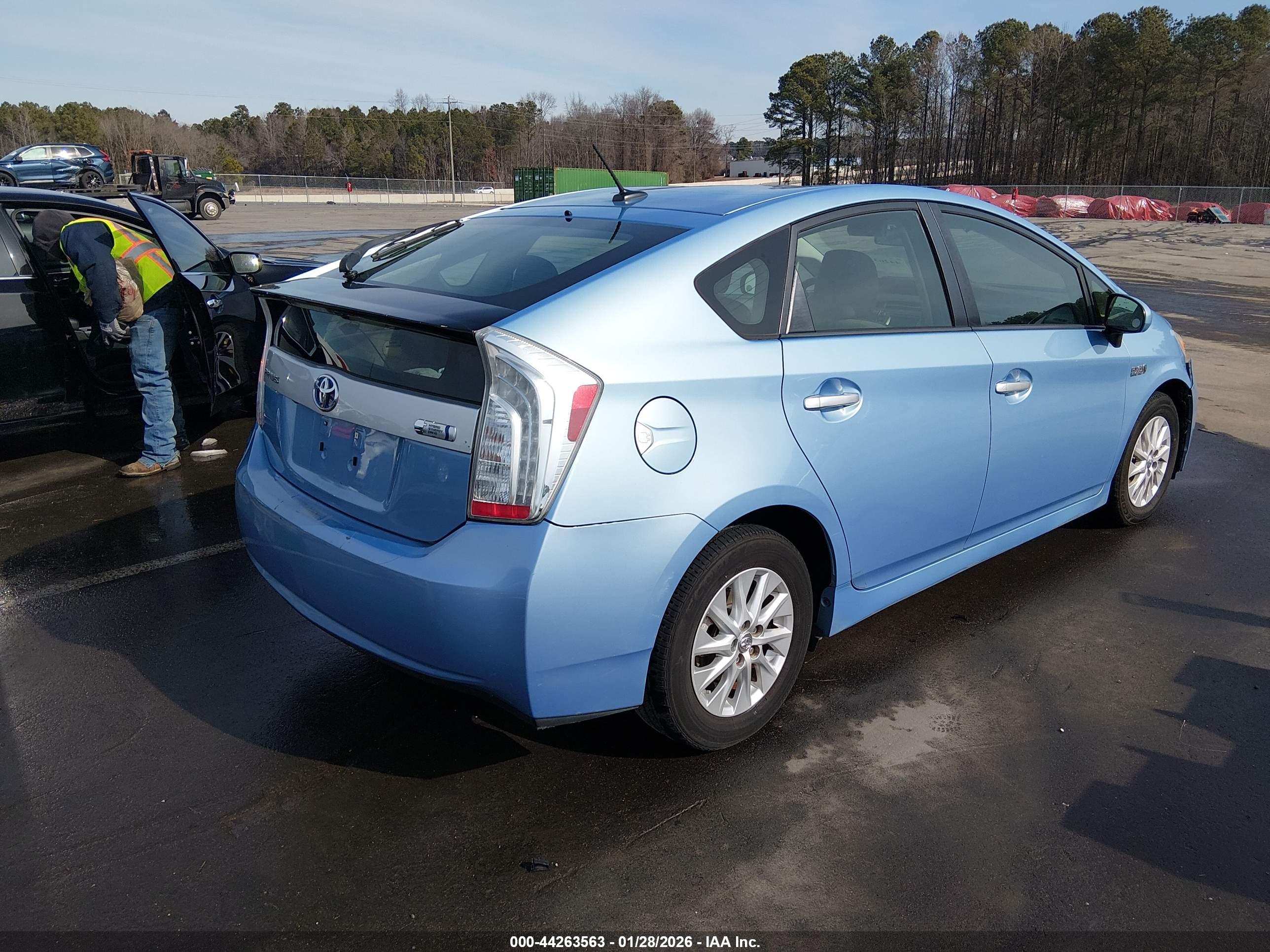 TOYOTA PRIUS image 4