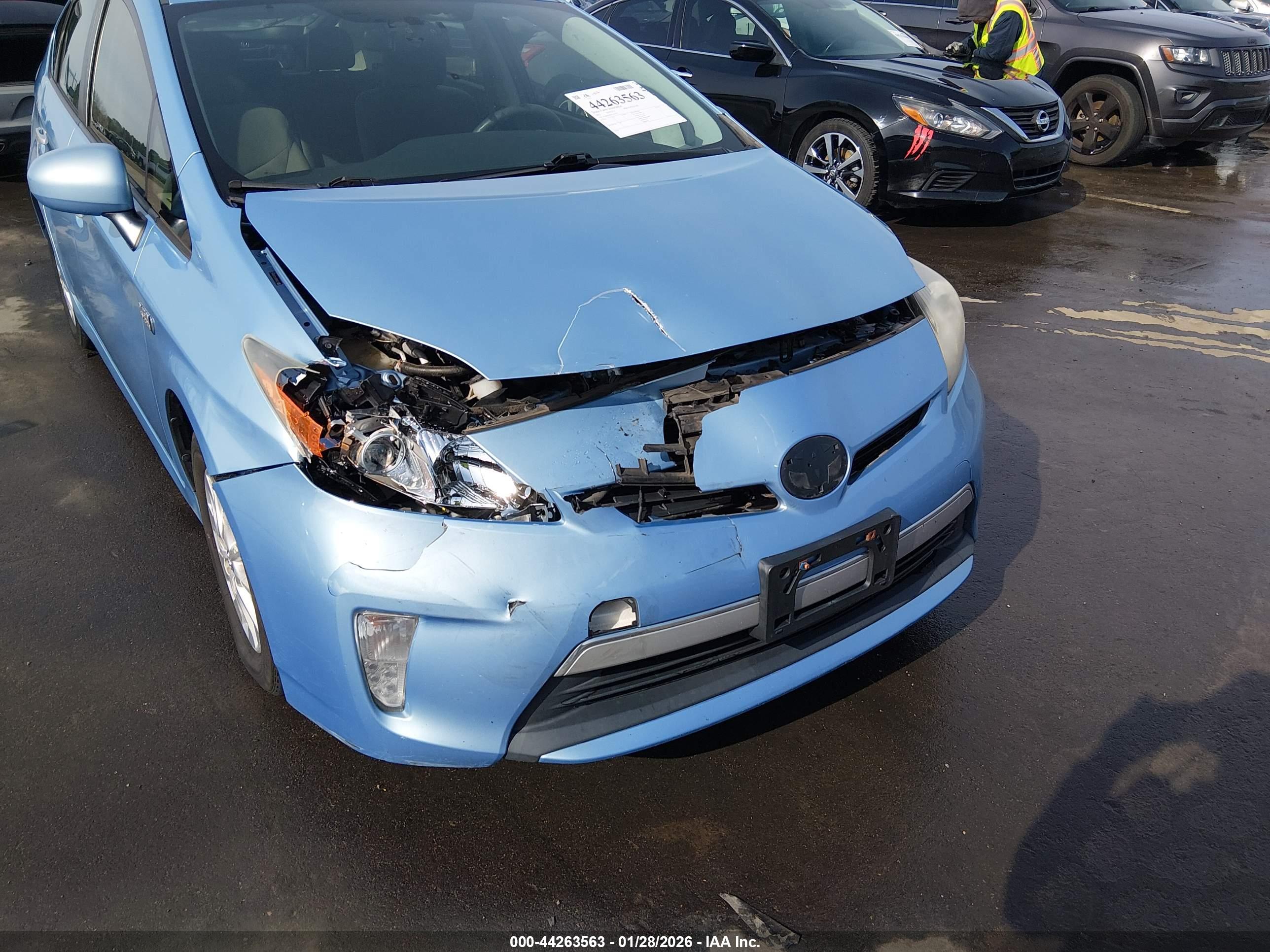 TOYOTA PRIUS image 6