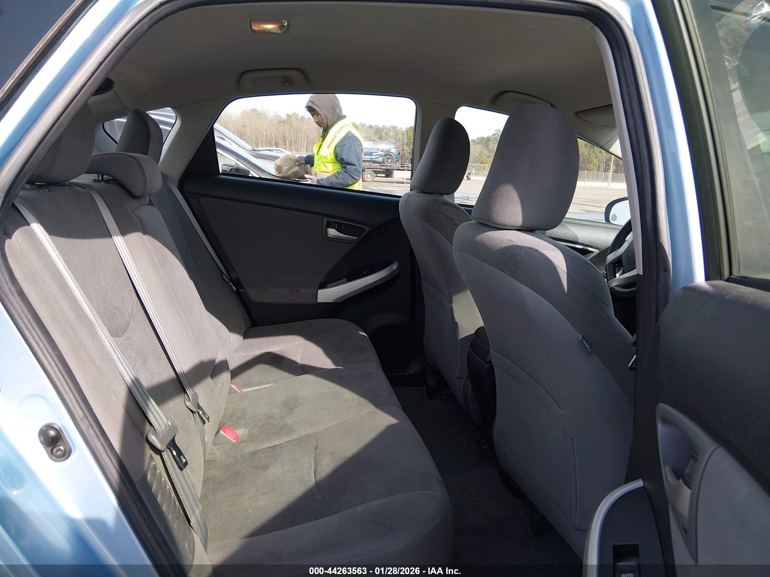 TOYOTA PRIUS image 8