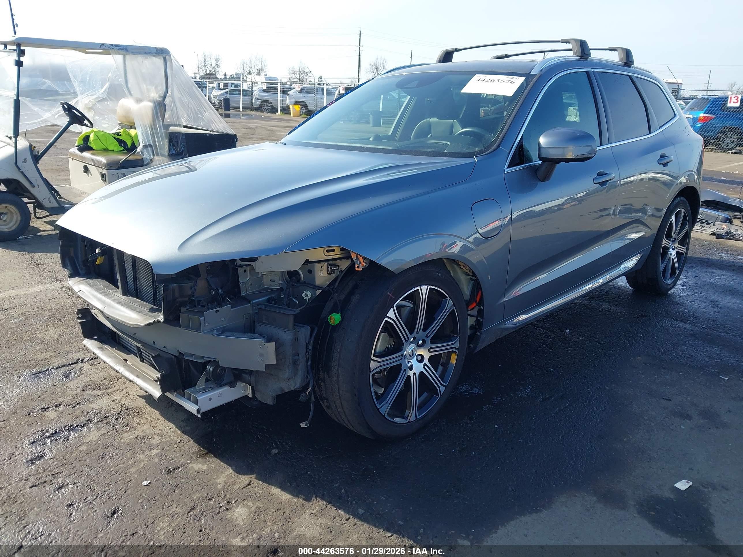 VOLVO XC60 image 2
