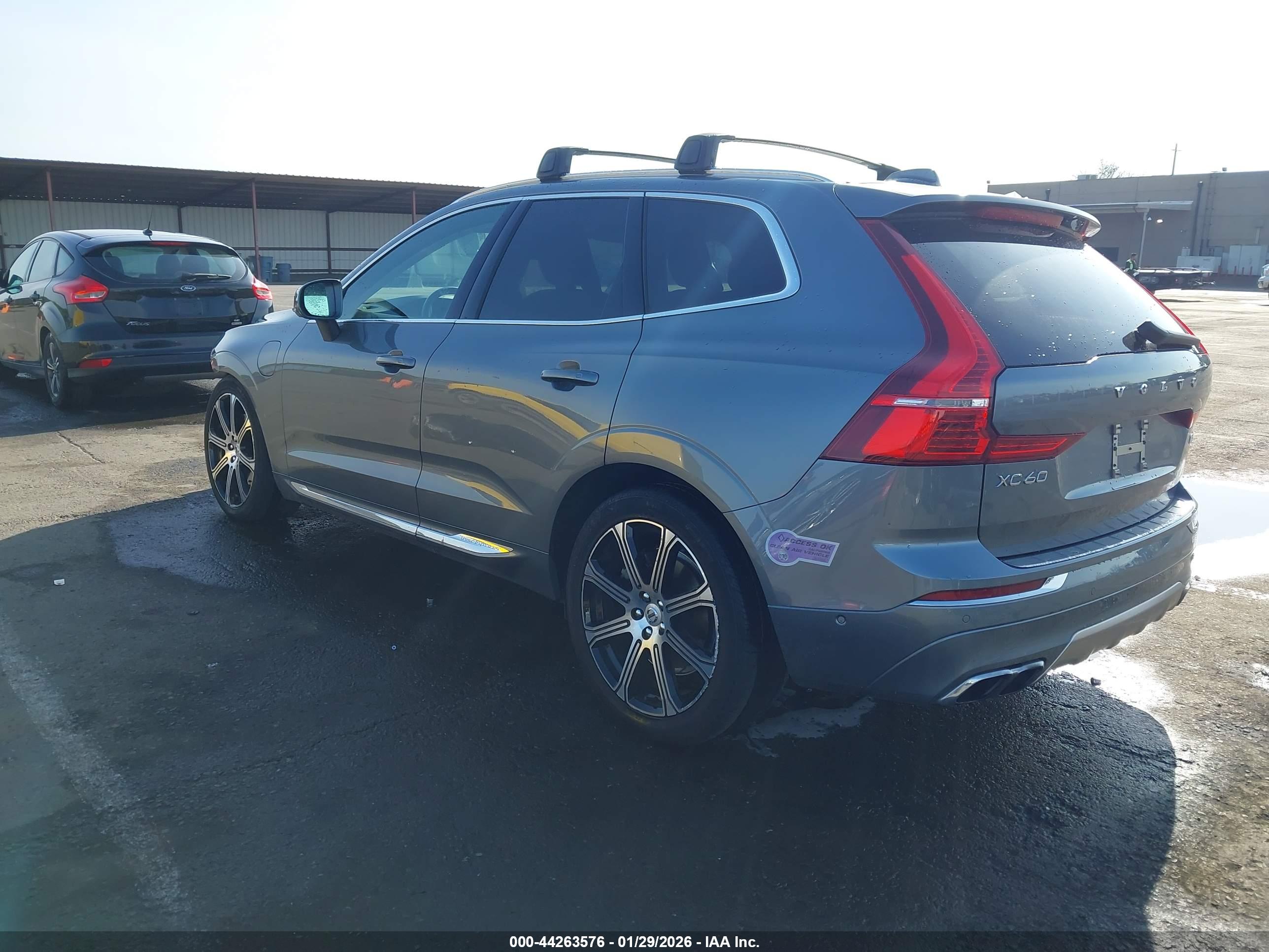 VOLVO XC60 image 3
