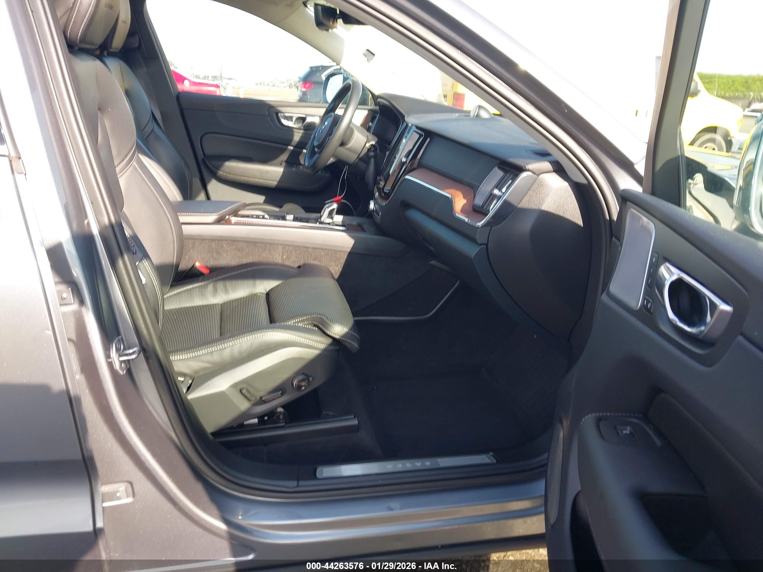 VOLVO XC60 image 5