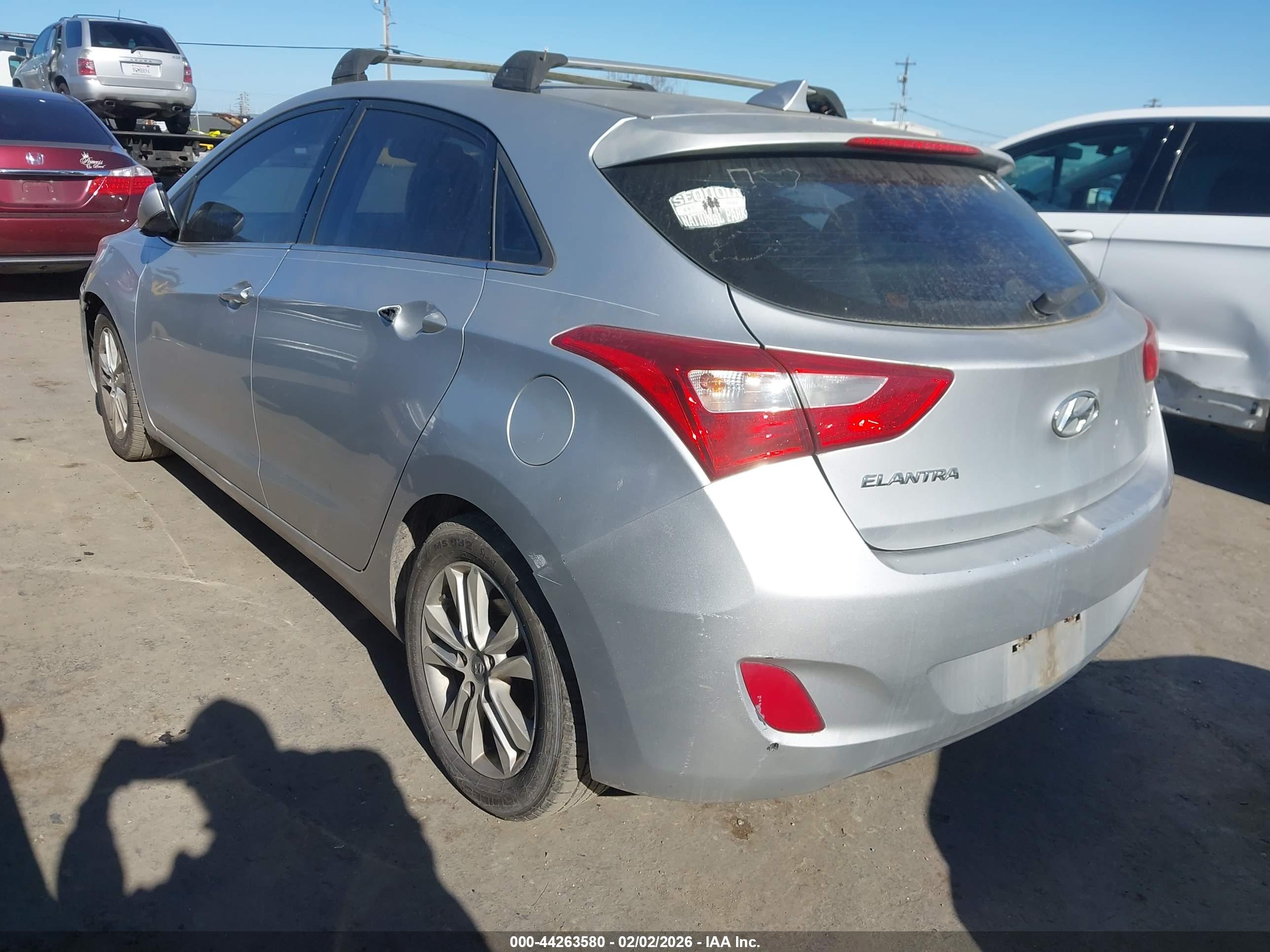 HYUNDAI ELANTRA image 3