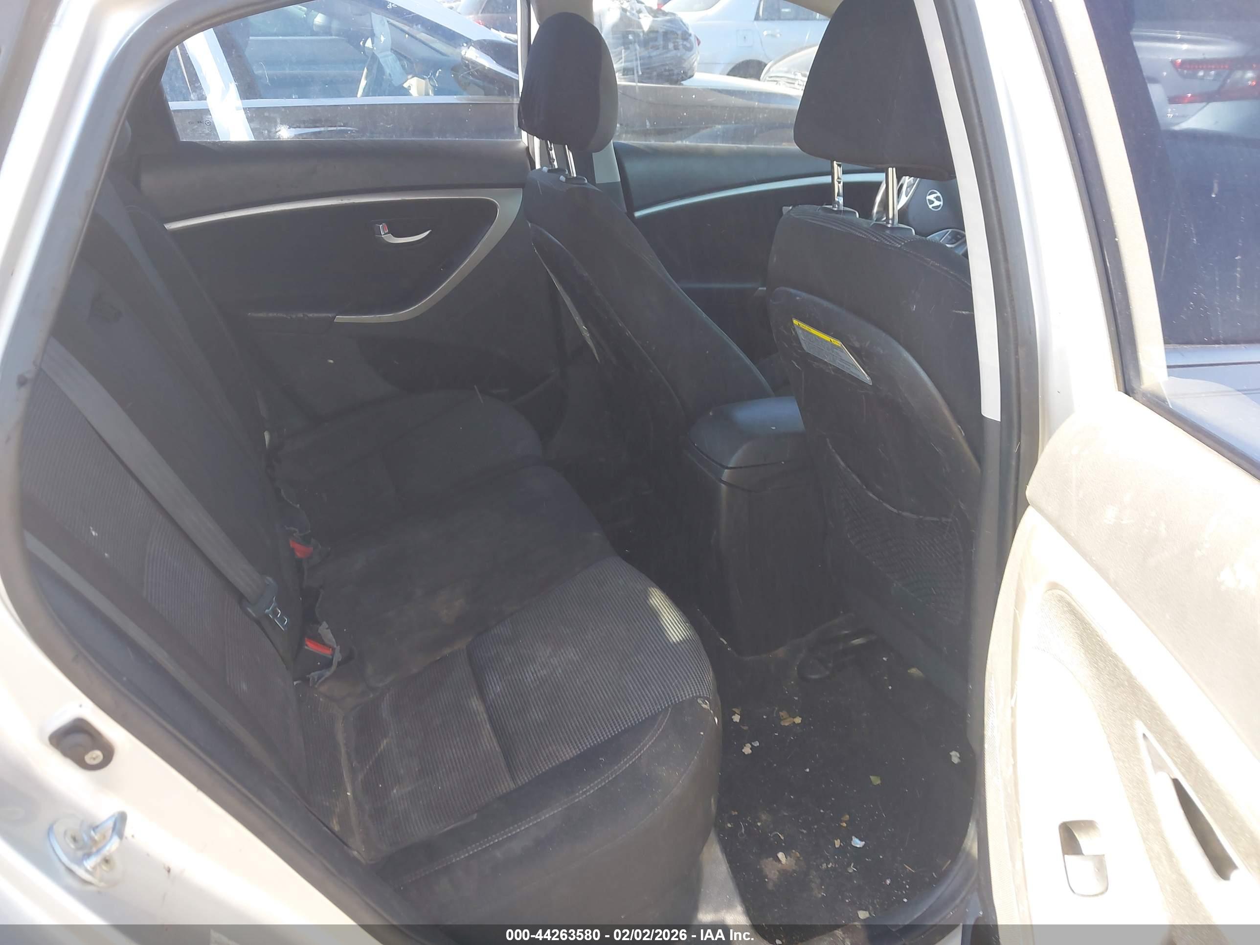 HYUNDAI ELANTRA image 8