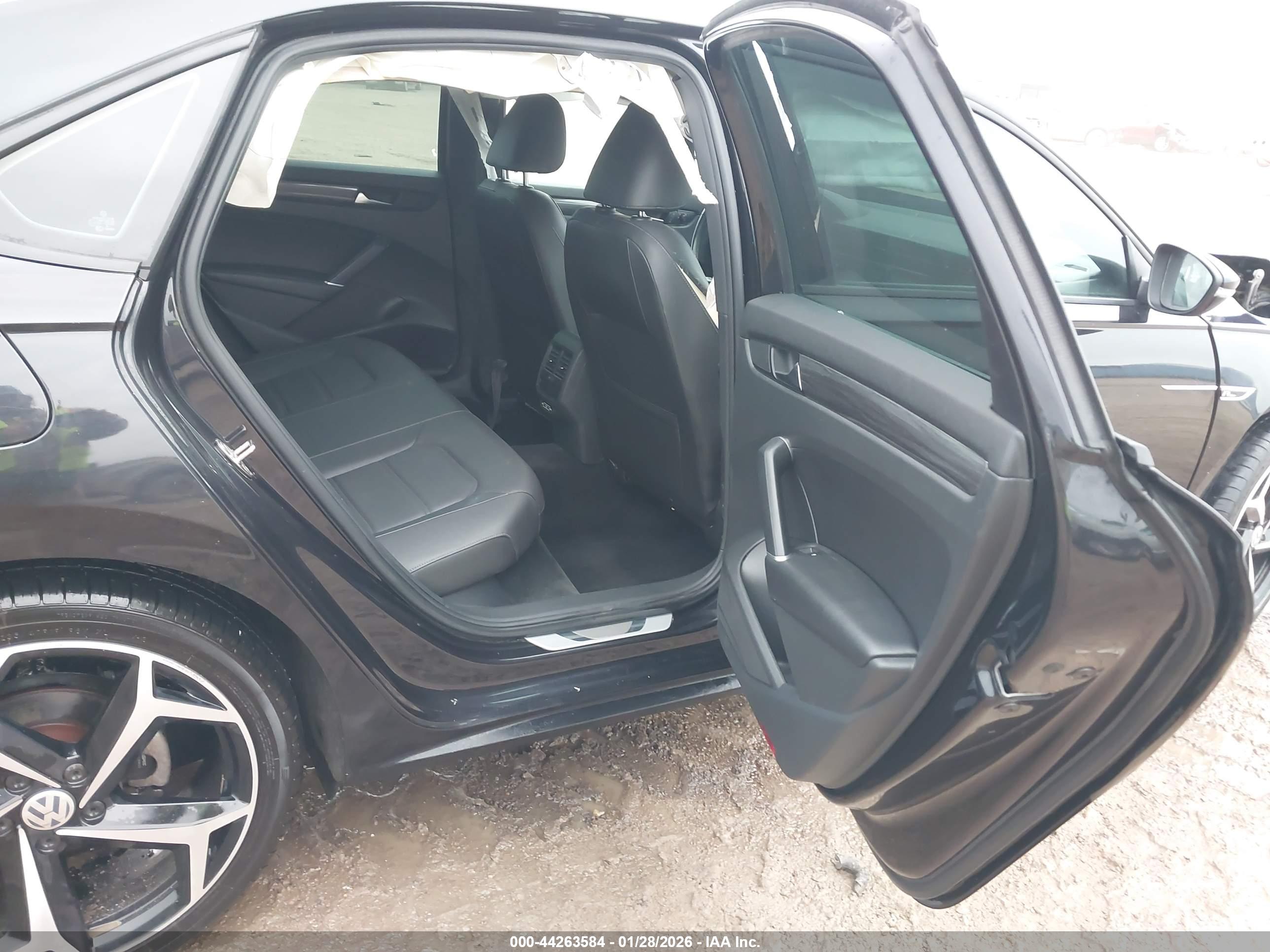VOLKSWAGEN PASSAT image 8