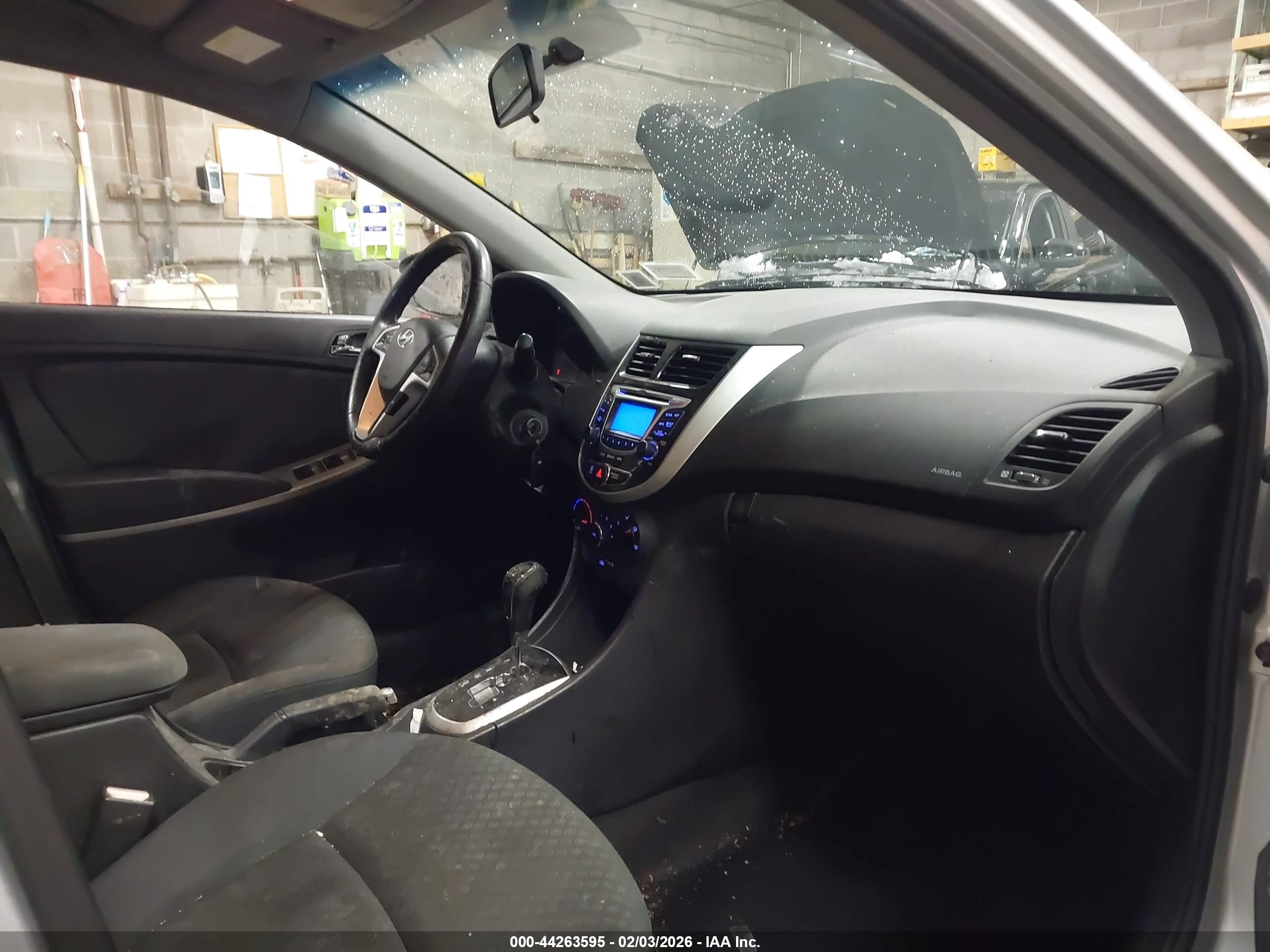 HYUNDAI ACCENT image 5