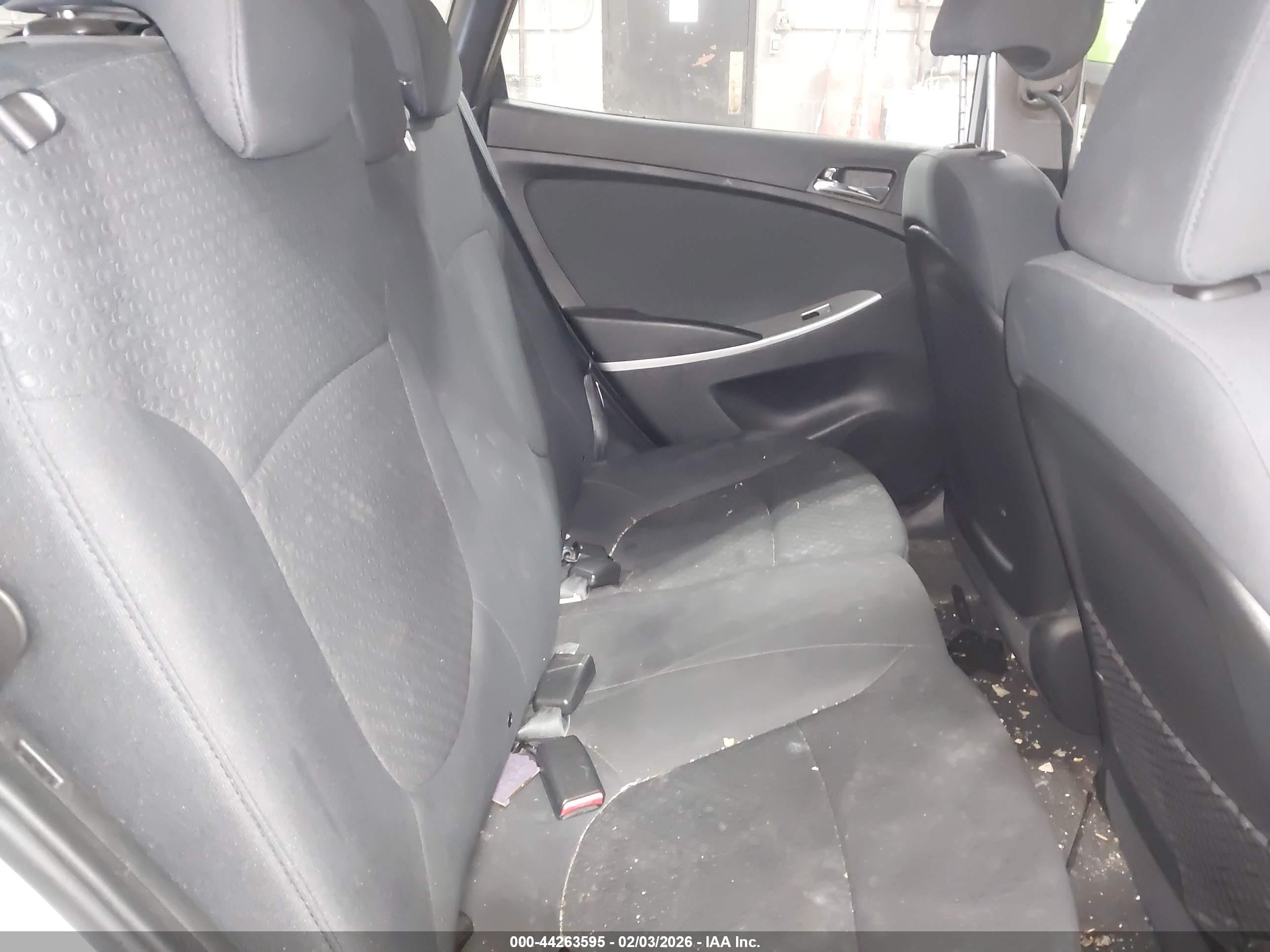 HYUNDAI ACCENT image 8