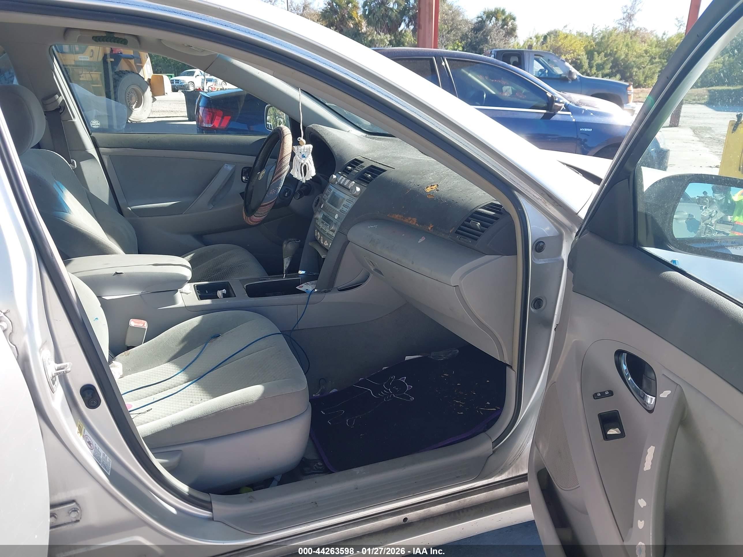 TOYOTA CAMRY image 5