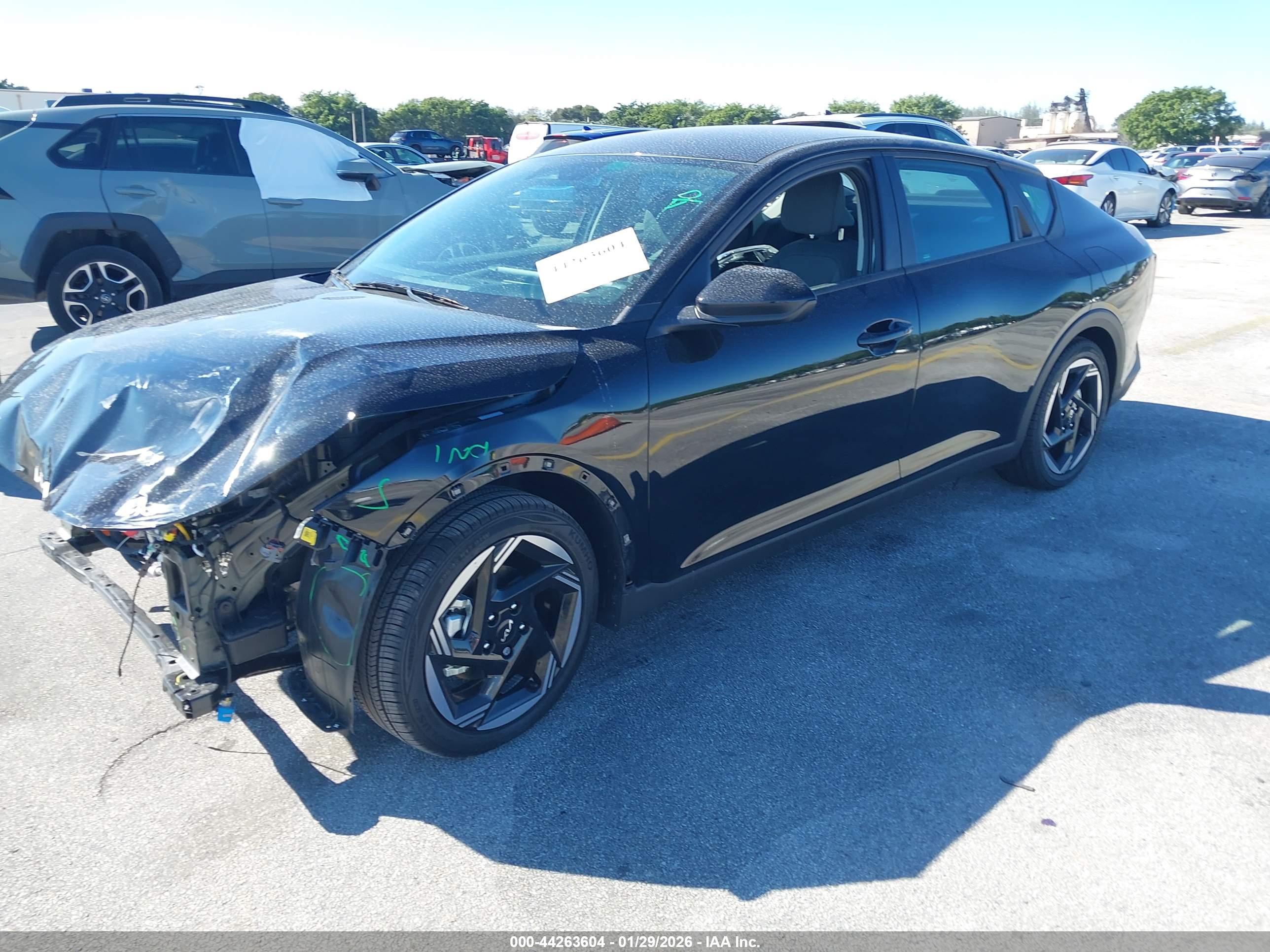 KIA K4 image 2