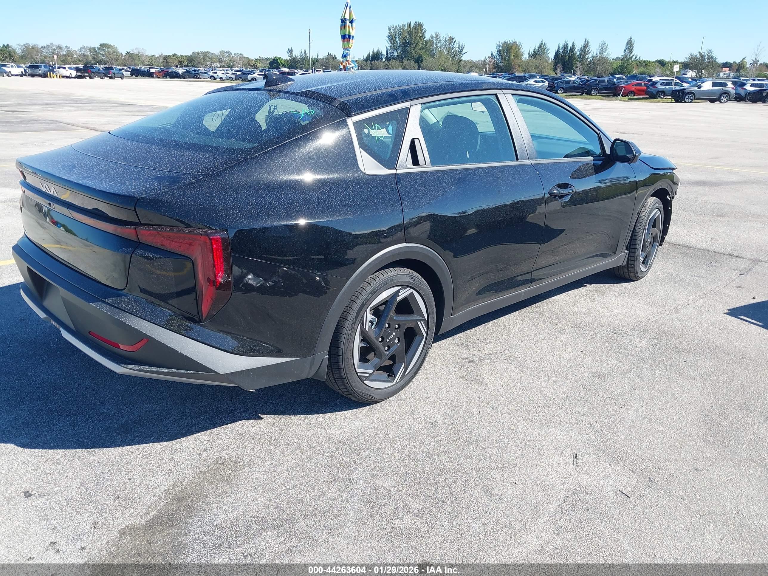 KIA K4 image 4