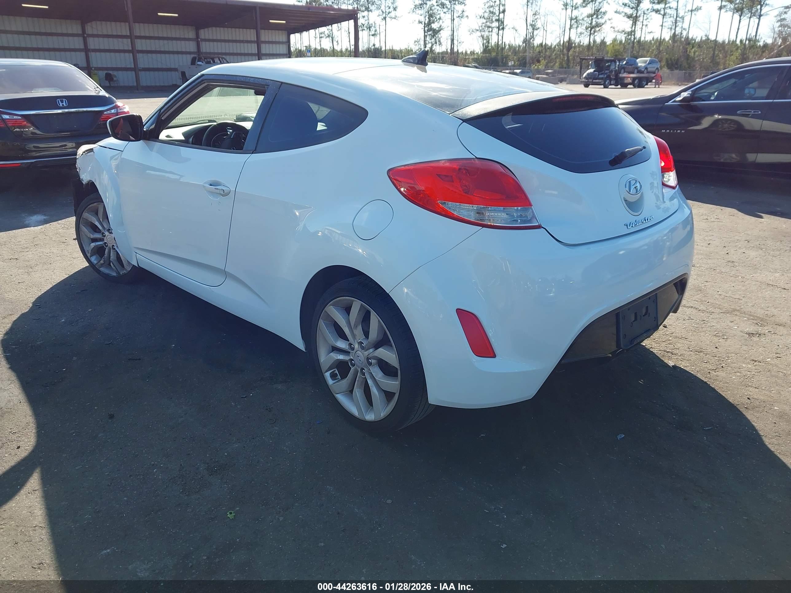 HYUNDAI VELOSTER image 3